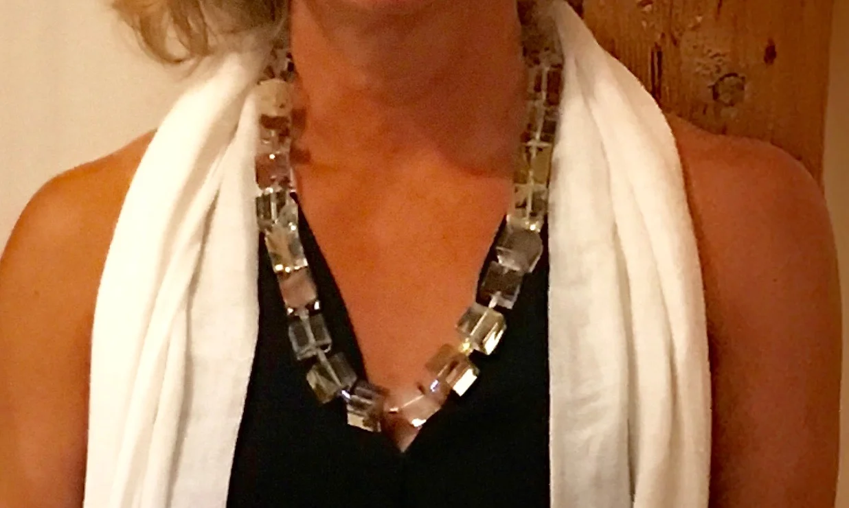 Look with Square Resin Beads Necklace