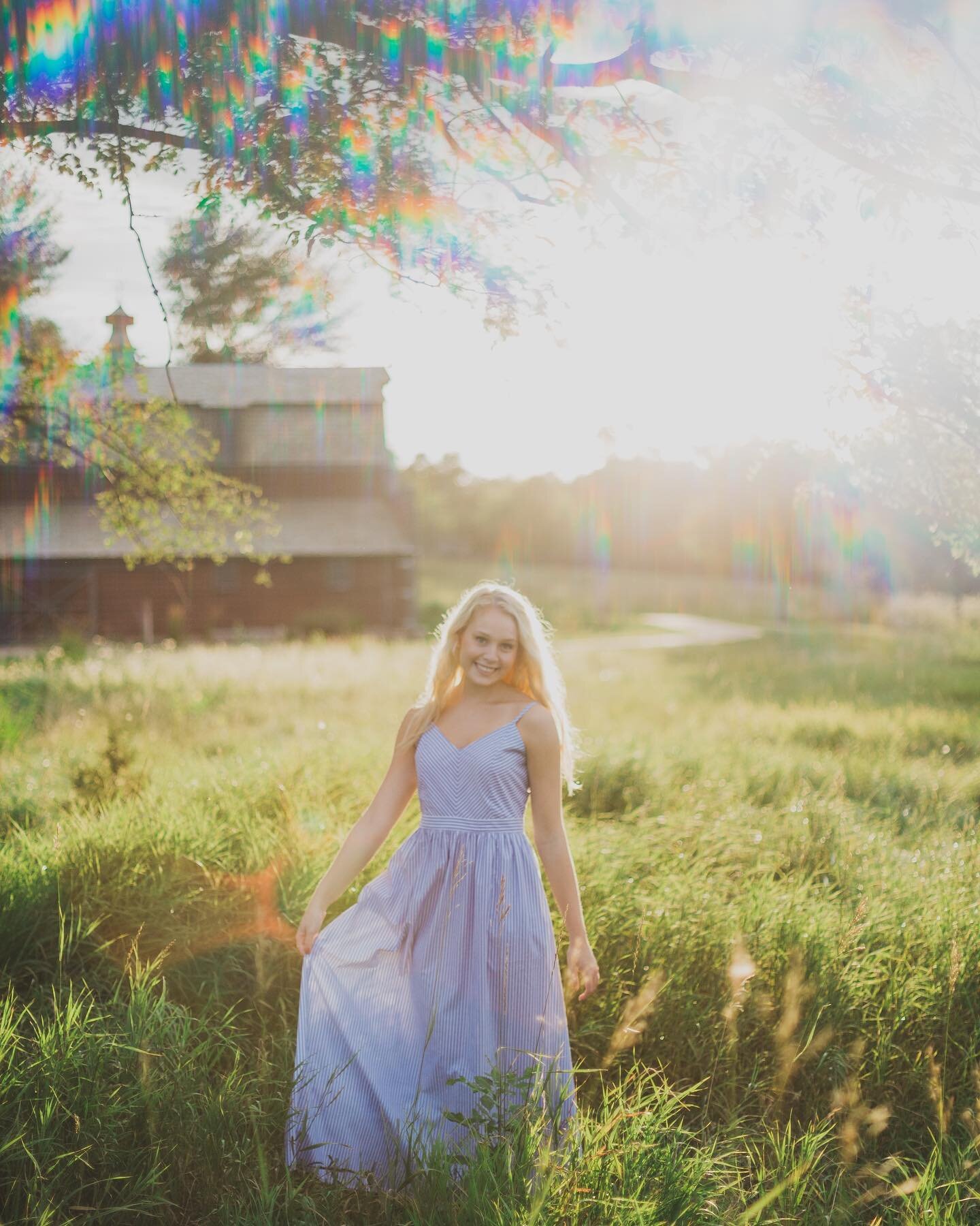Golden hour came through for these pics ✨🌞🌼
&bull;
&bull;
&bull;
Shout out to Tatum for killing it in these pics! can&rsquo;t wait to share more photos from this session.