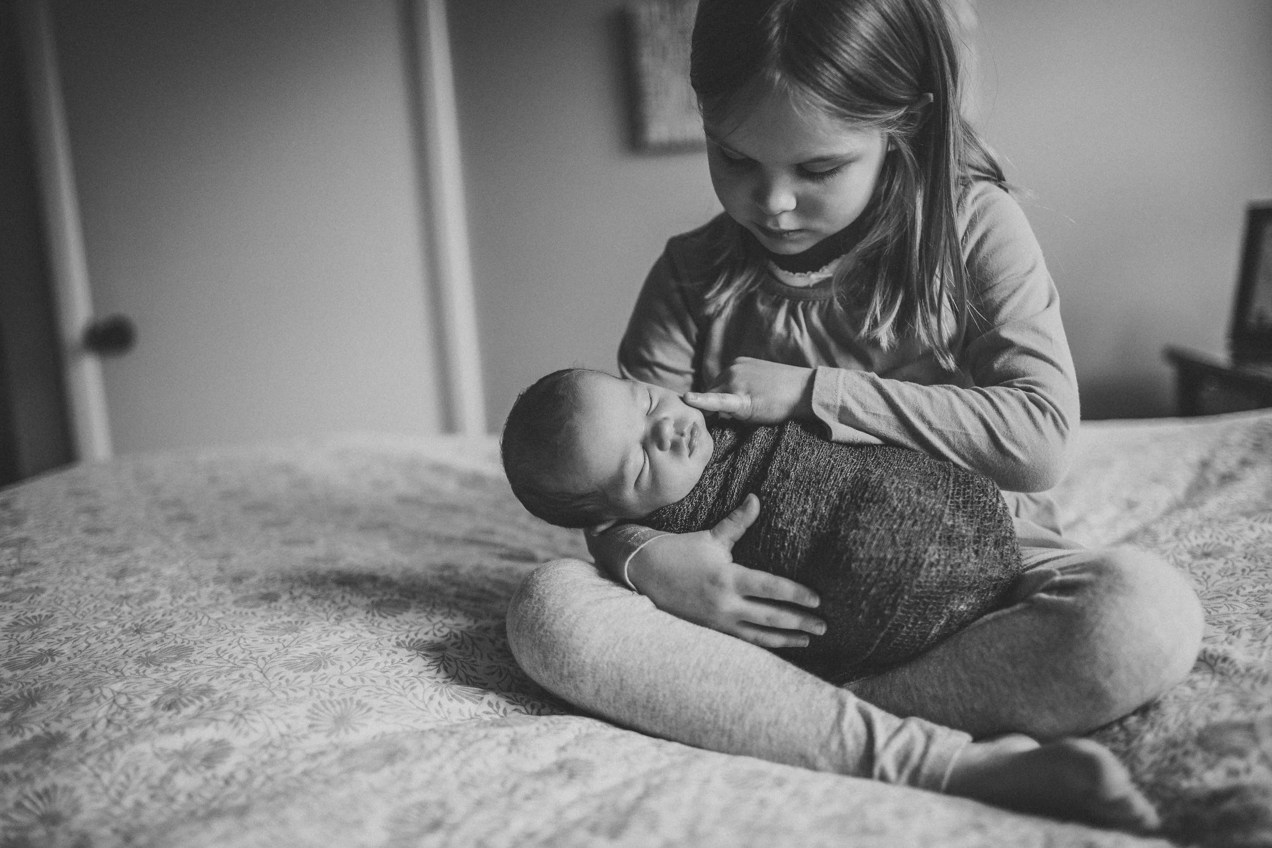 MaeRNewborn_085.jpg