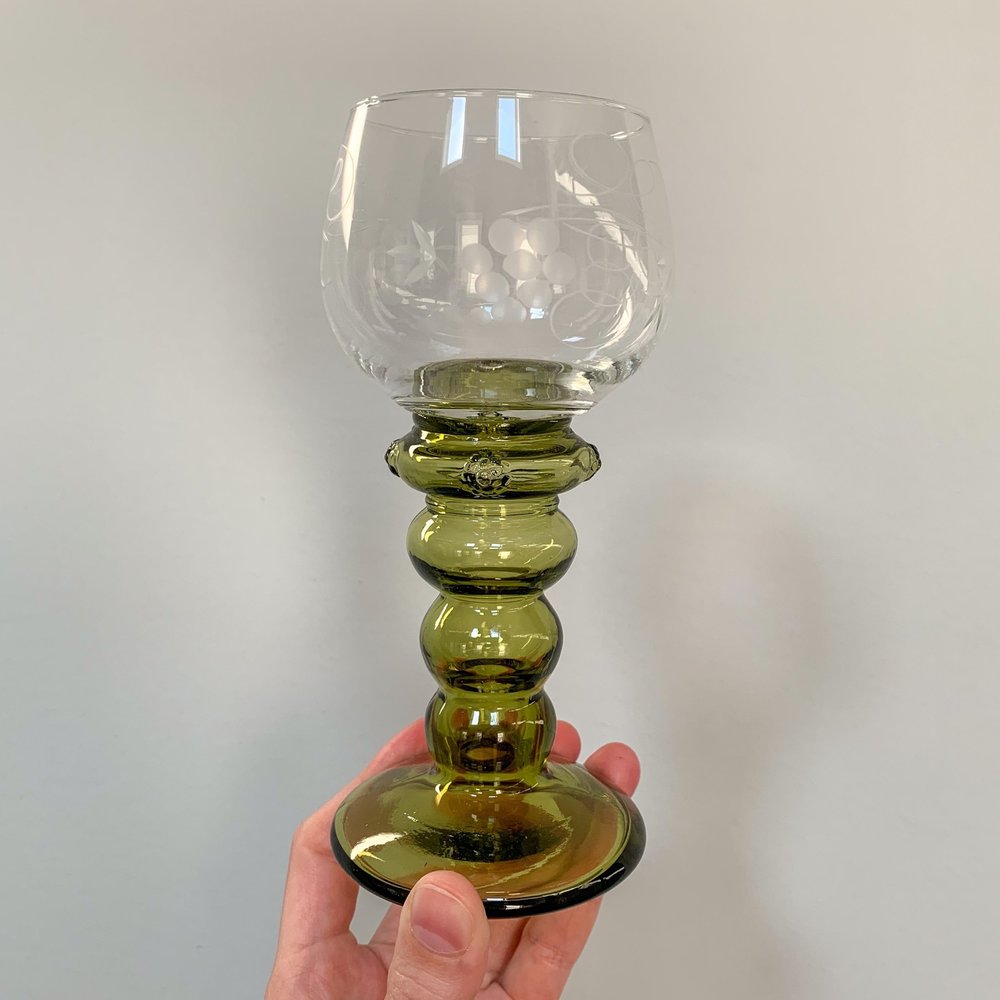FOUR VINTAGE WINE GLASSES — Marvalene