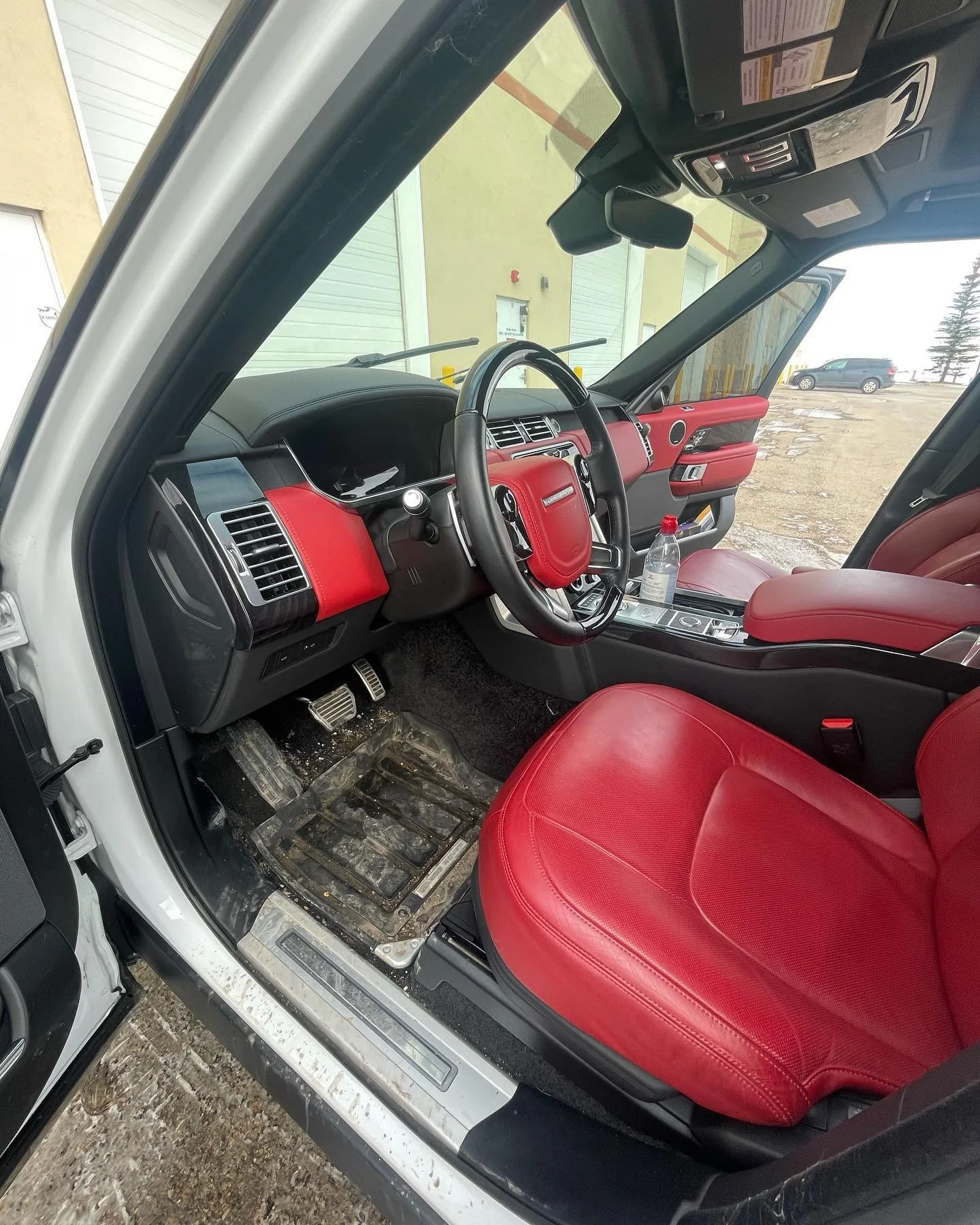 🧼🚗 Silver package on this Range Rover autobiography. The leather conditioner really brought out the suppleness of this beautiful red leather interior. Link in bio if you&rsquo;d like to book your car in for a detail!