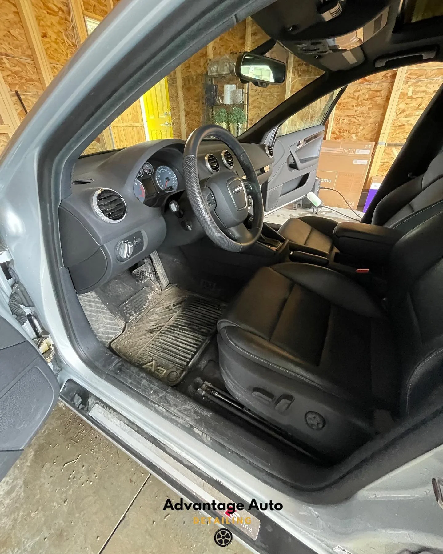 🧼🚗 Gold package + dog hair removal today for this A3 hatchback. It&rsquo;s time to get winter out of your car click &ldquo;book now&rdquo; in bio to schedule your mobile appointment! 

#autodetailing #yyc #calgarydetailing #detailingworld #carwash 