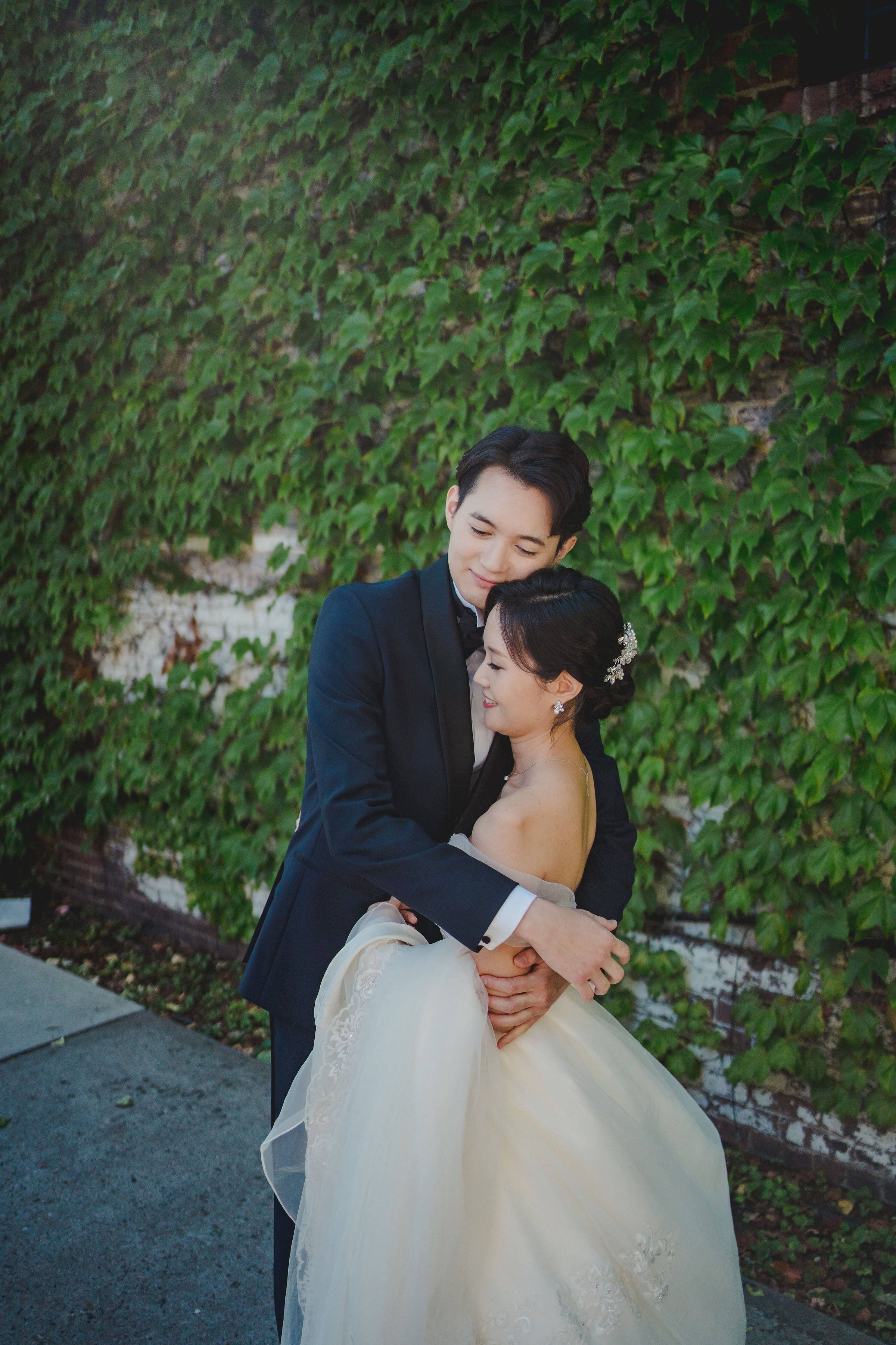 S &amp; S - Chic Early Fall Wedding at The Foundry LIC