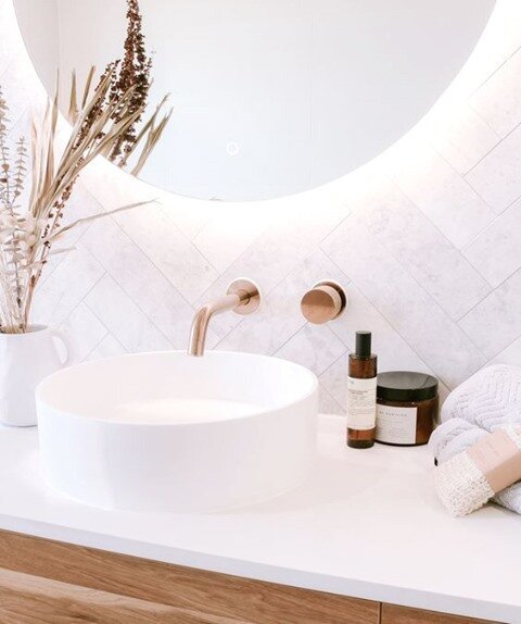 Bathroom of our dreams on our mood board today. x ⠀⠀⠀⠀⠀⠀⠀⠀⠀
⠀⠀⠀⠀⠀⠀⠀⠀⠀
⠀⠀⠀⠀⠀⠀⠀⠀⠀
⠀⠀⠀⠀⠀⠀⠀⠀⠀
#inspo #inspired #feelinginspired #beautydustco #beautydustinspo #naturalhaircare #cleannaturalhaircare #nzmadehaircare #nourishyourhair #naturalhaircommunity #