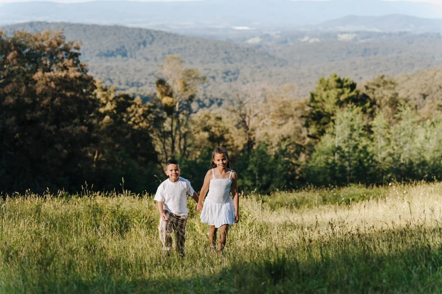 Summer has finally arrived in Melbourne 🥳 It&rsquo;s the perfect time to have a family photoshoot in this golden light ☀️