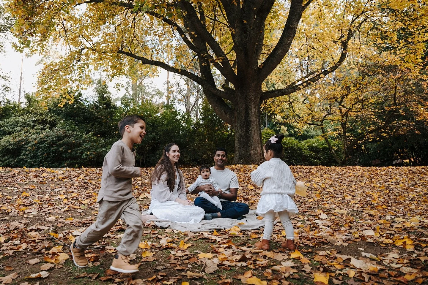 Yesterdays beautiful family ☀️ I have a few spots available coming up if you&rsquo;d like to catch the autumn sunshine for your family shoot 🍁