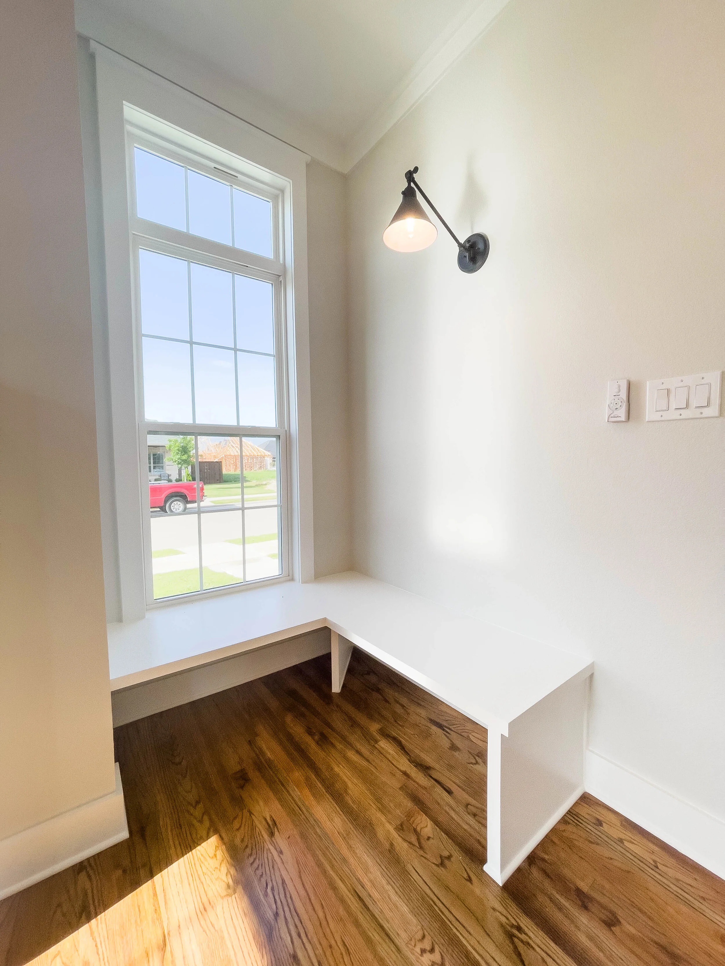 2425 Colonial Lane-11.jpg