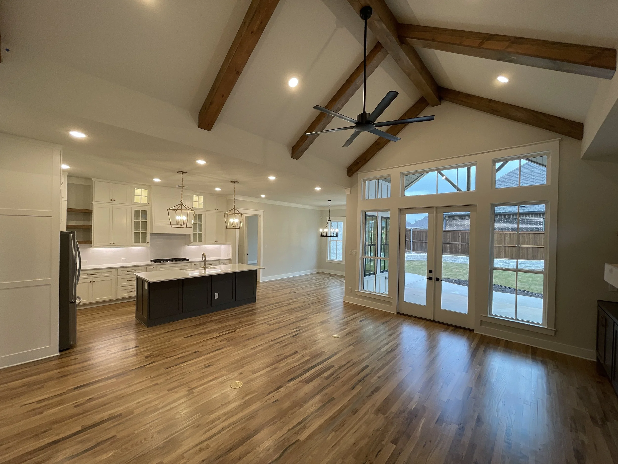 2421 Colonial-2.jpg