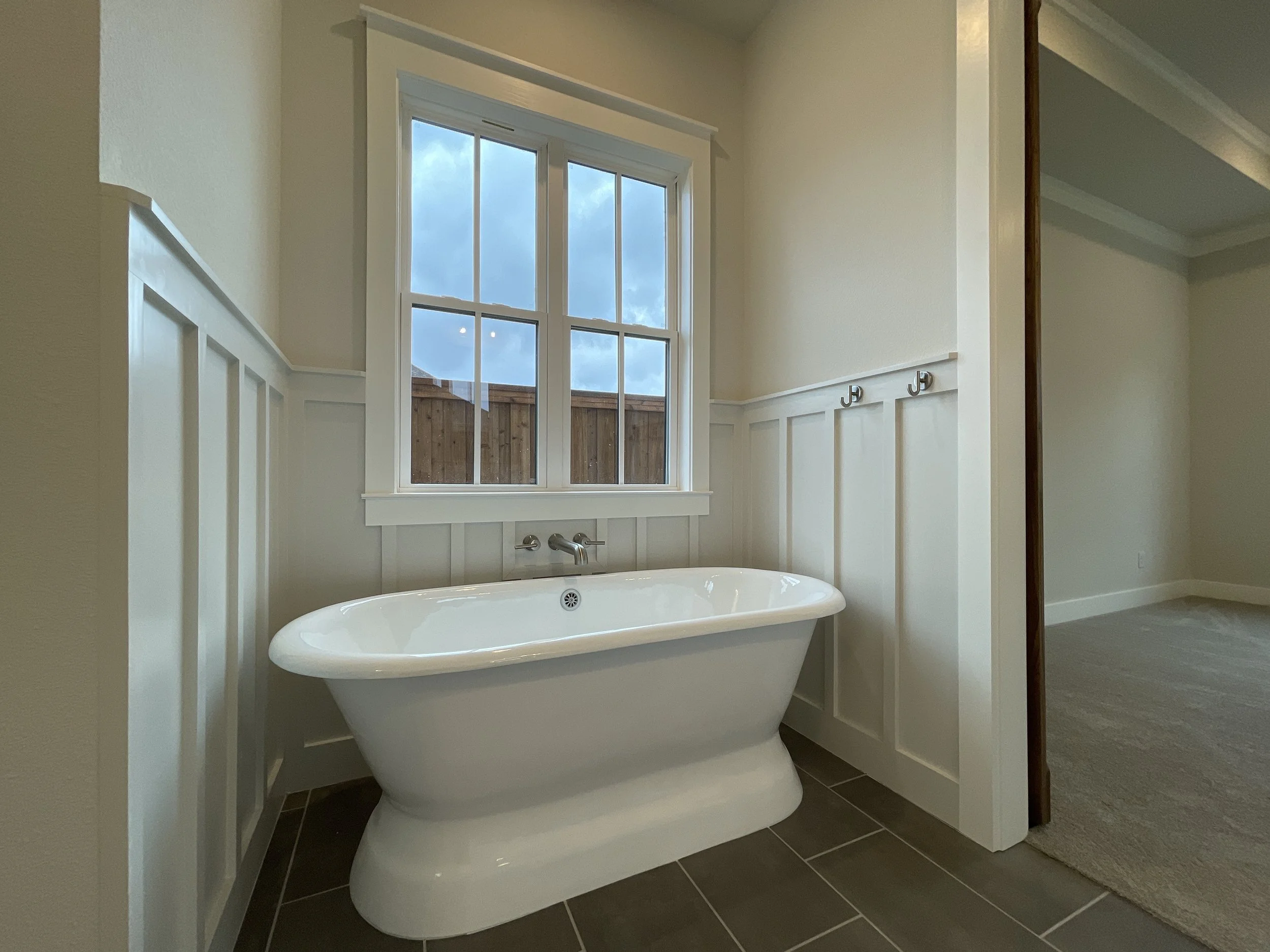 2421 Colonial-23.jpg