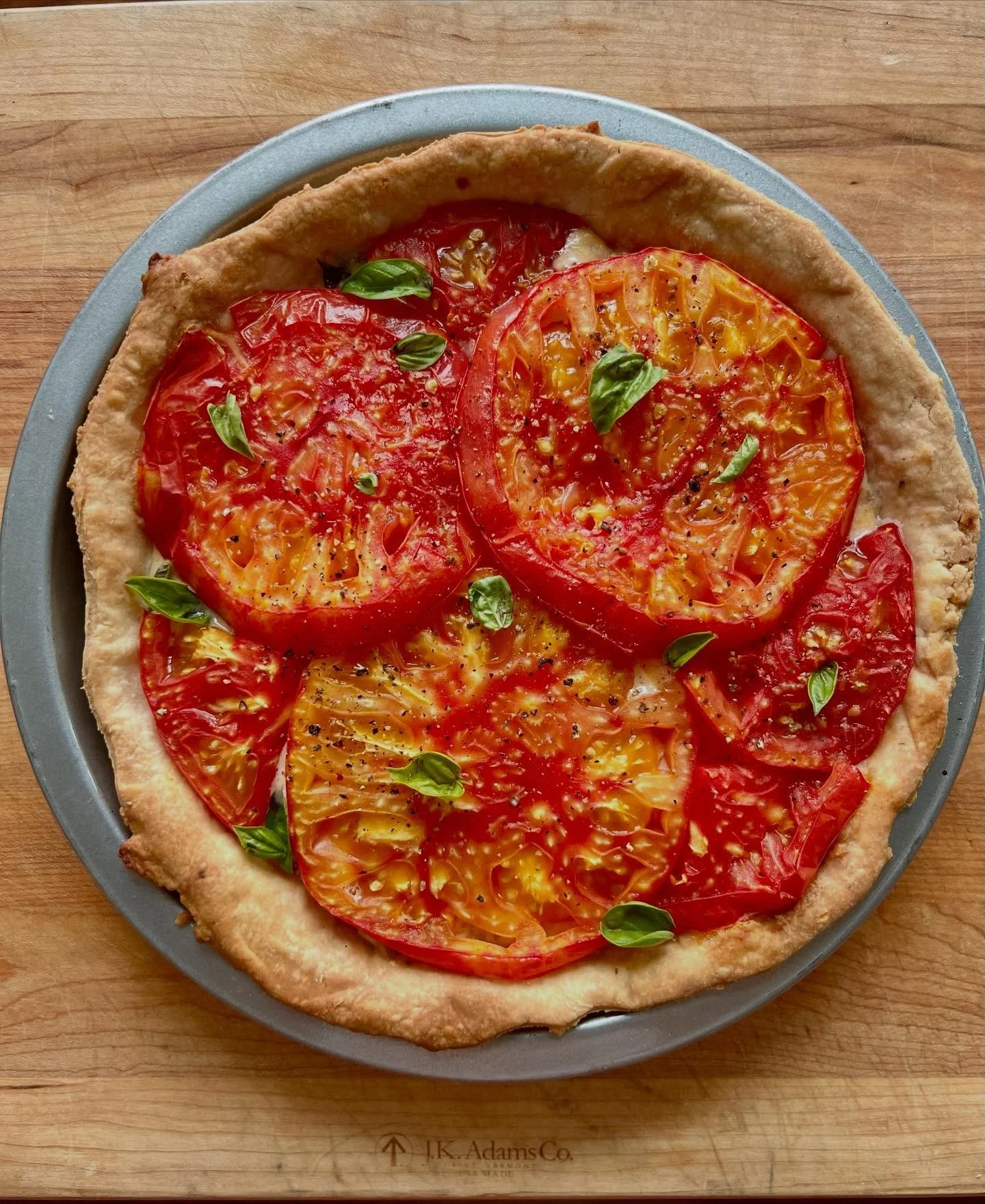 Want to learn the trick to making a great tomato pie? Swipe to find out &hellip;
I kid 🫠 - I&rsquo;ll just tell you!
You can avoid ending up with a watery pie and soggy crust by slicing and draining your tomatoes before you prep any other ingredient