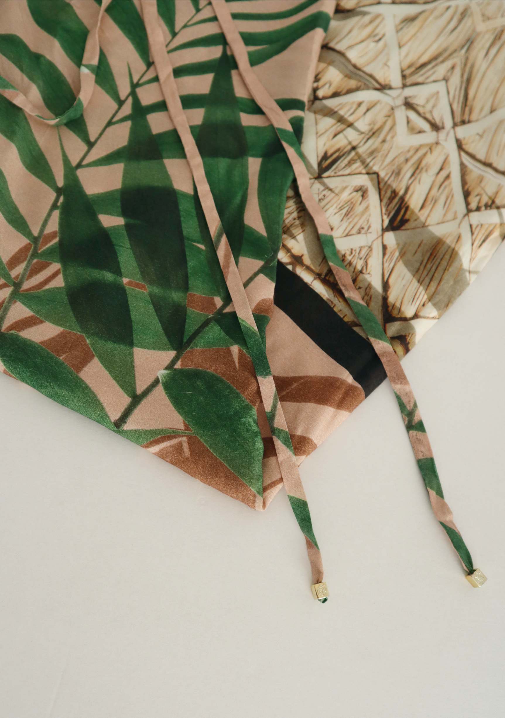 Pareo Tropical Details 2.png