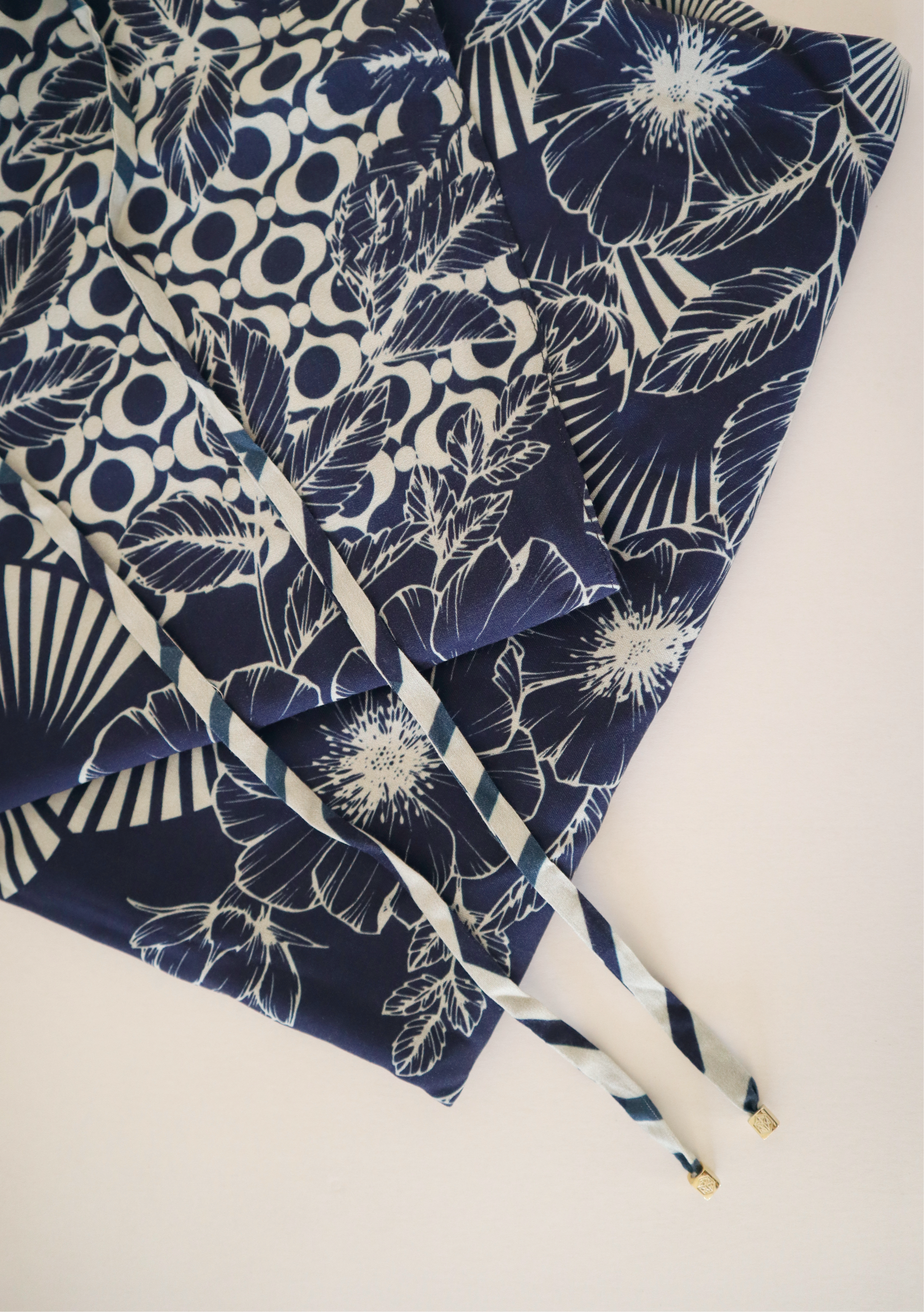 Pareo Navy Details 2.png
