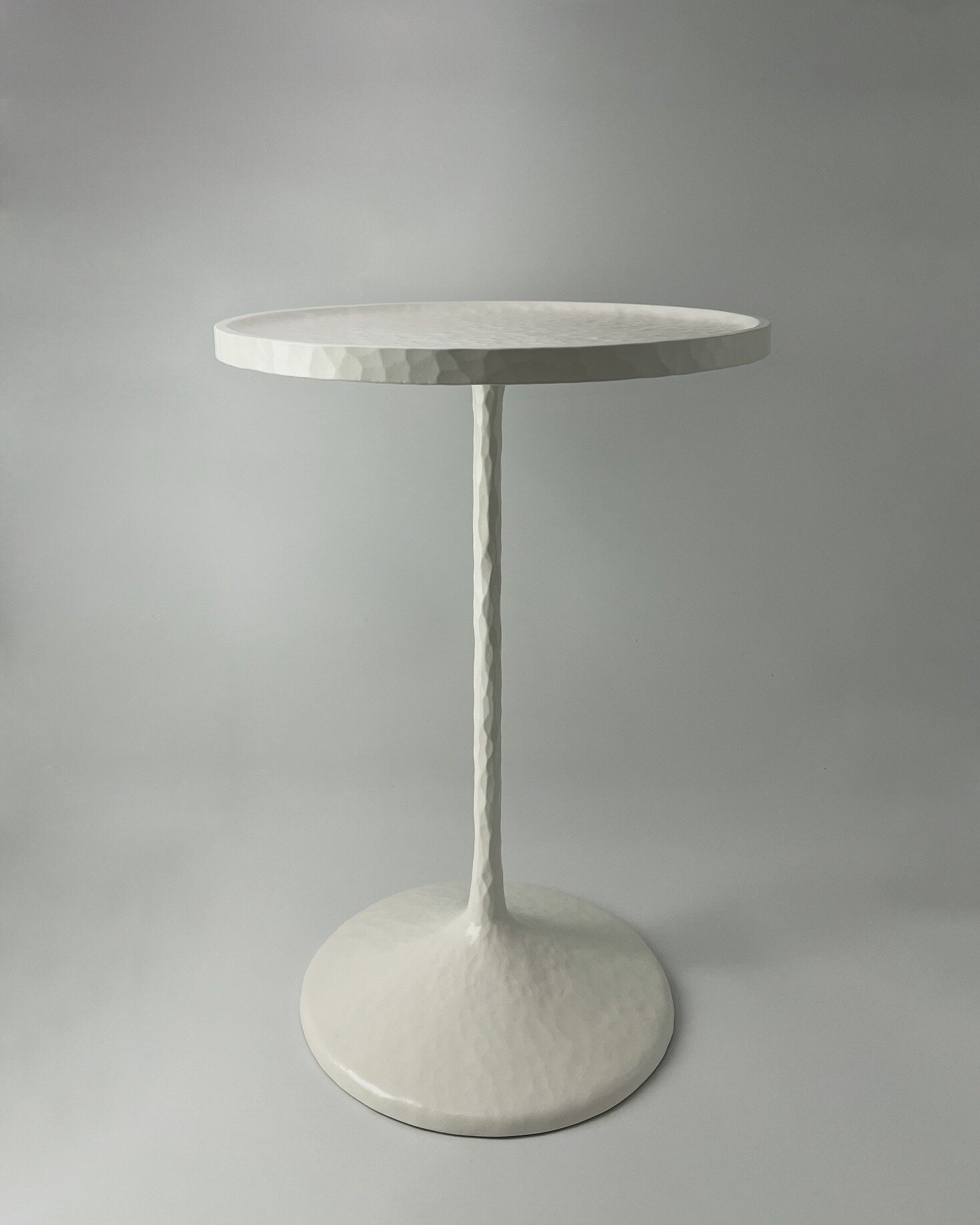 WINTER WHITE. Our 'Ariel' side table in the white lacquered finish.

Handmade in Switzerland by our skilled artisan partners. The steel surface is carefully hammered by hand to achieve its unique texture. You'll immediately sense the high quality the