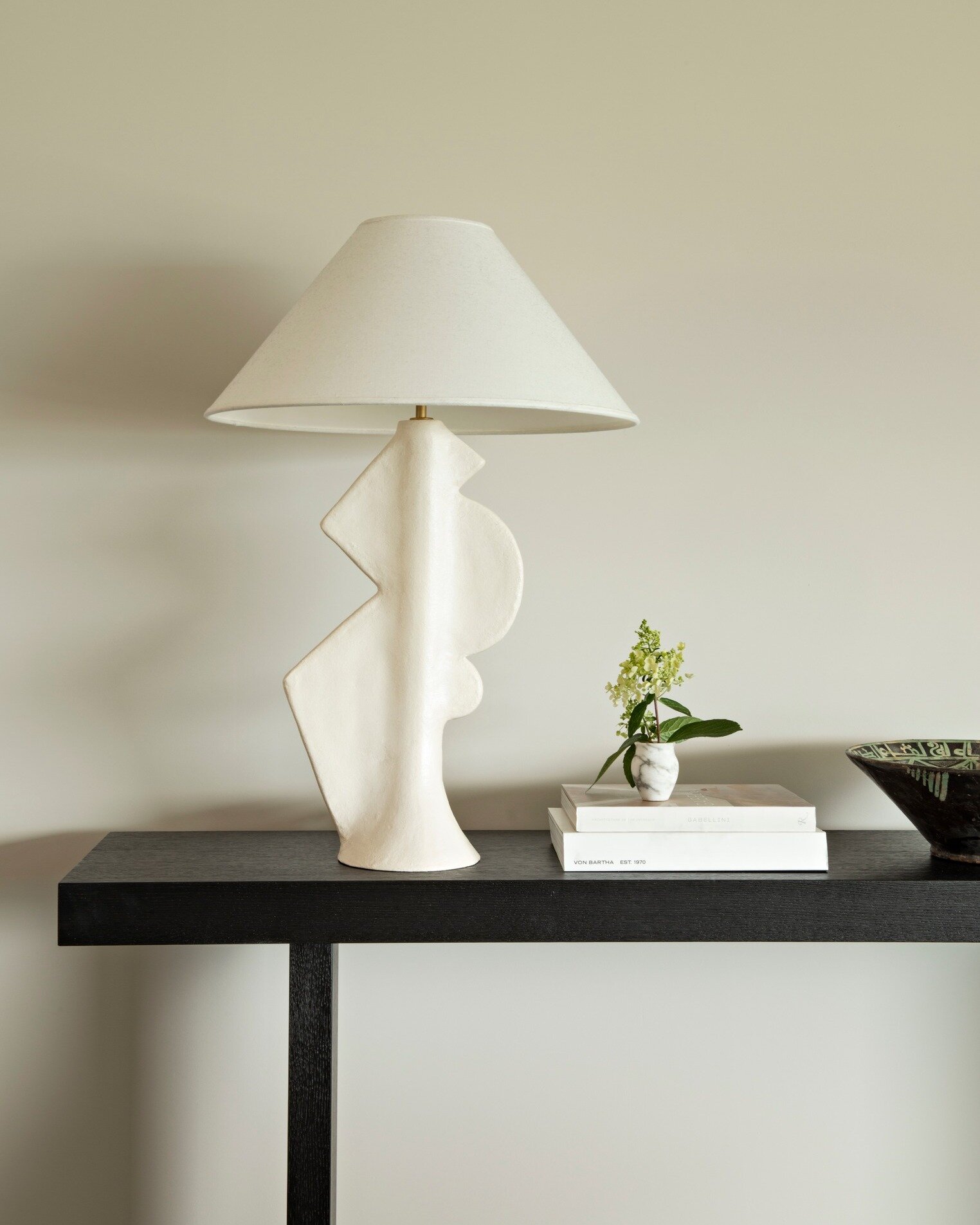 LIGHT SCULPTURES. All the way from Australia, this ceramic table lamp has come to make a statement. Ceramic artist @sarahnedovicgaunt creates sculptural pieces unlike any other. Caught on camera at Garden House H and exclusively available at Spring H