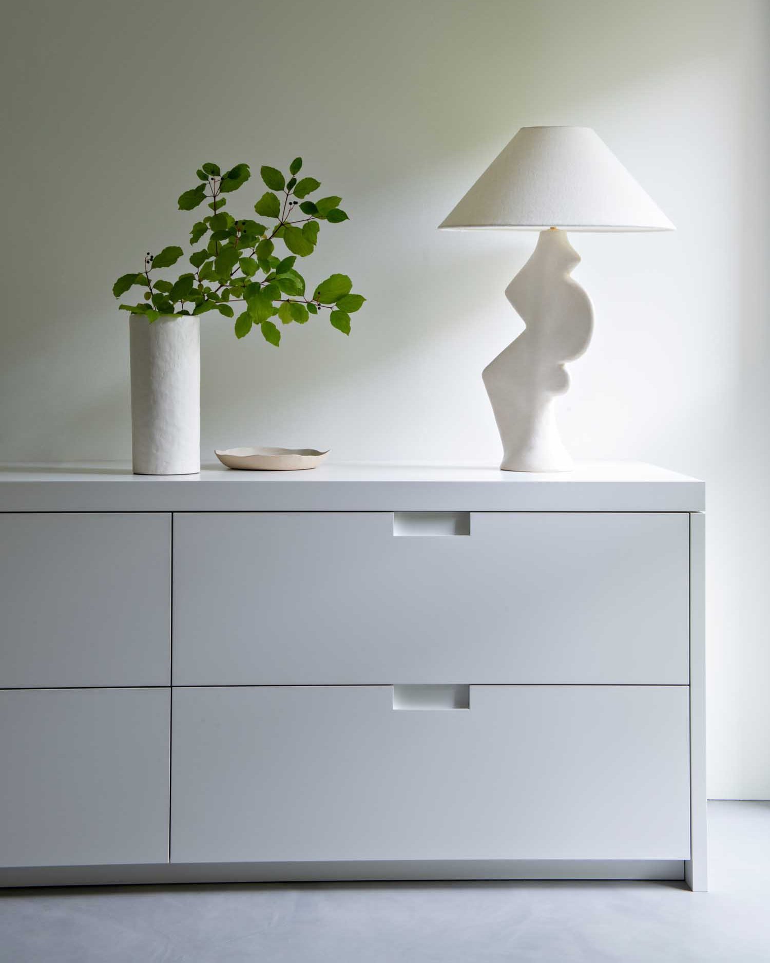 Strict lines contrast against handmade plaster and ceramic pieces in our recently finished yoga studio @studio.y3 

#studioy3 #yogastudio #oneofakind #customfurniture #carpentry #cleanlines #simplicity #interiors #interiordesign #furnituredesign #des