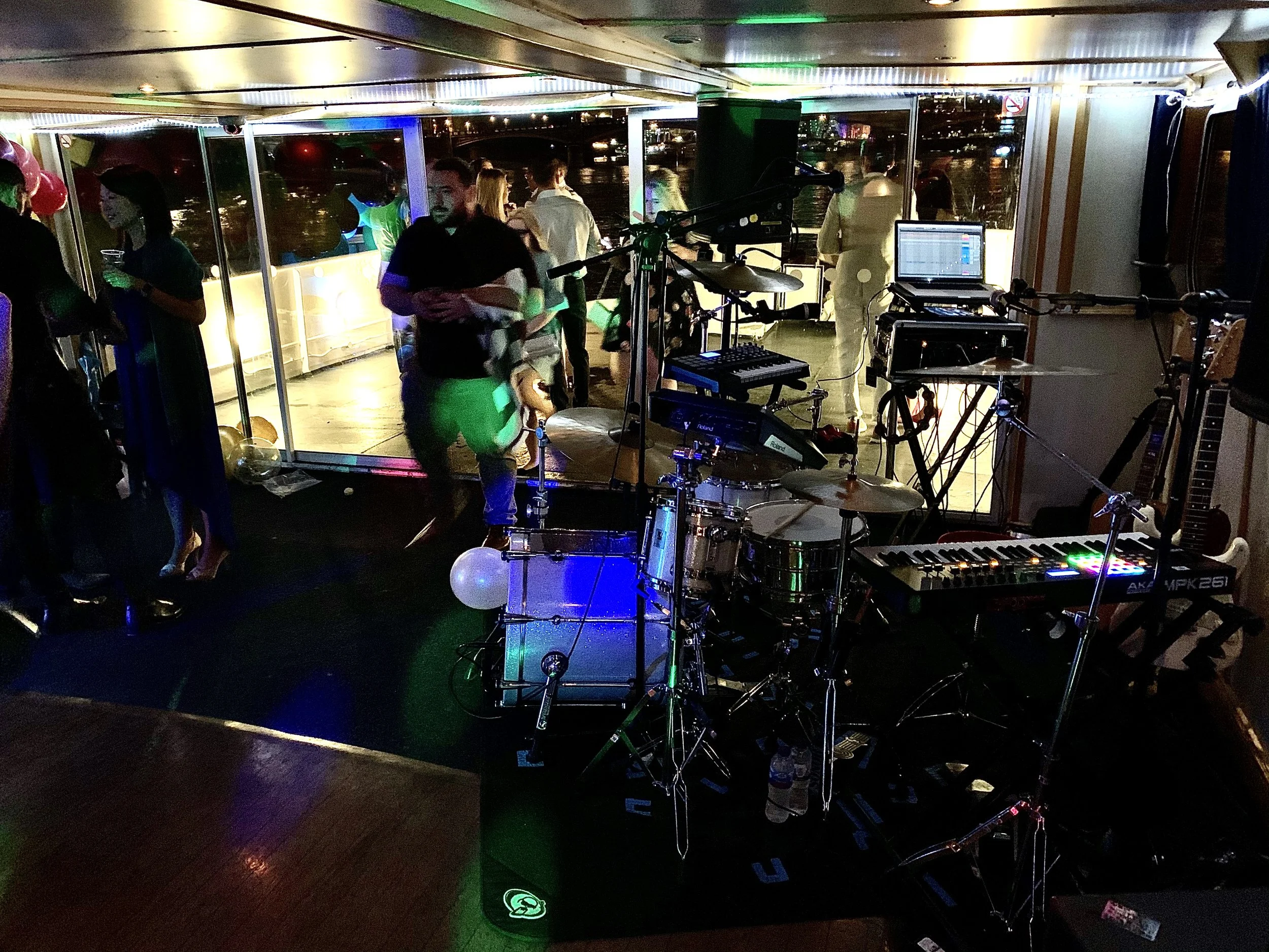 Quick snap of the Ultimatum rig as the guests began to arrive!