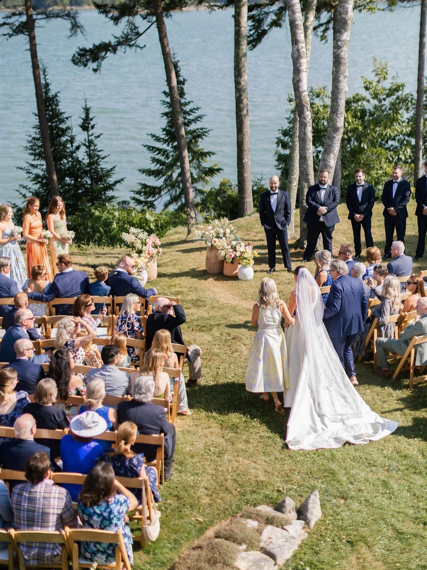 Harpswell 🤍

Couple // @lisa__swenson and @trevorduggan
Venue // Private Residence
Planning + Design // @pinchmeplanning
Photography // @sarahmorrillphoto
Videography // @sharkpigweddings @rainbeau.sharkpig
Caterer // @fireandco
Bar // @revelmaine
D