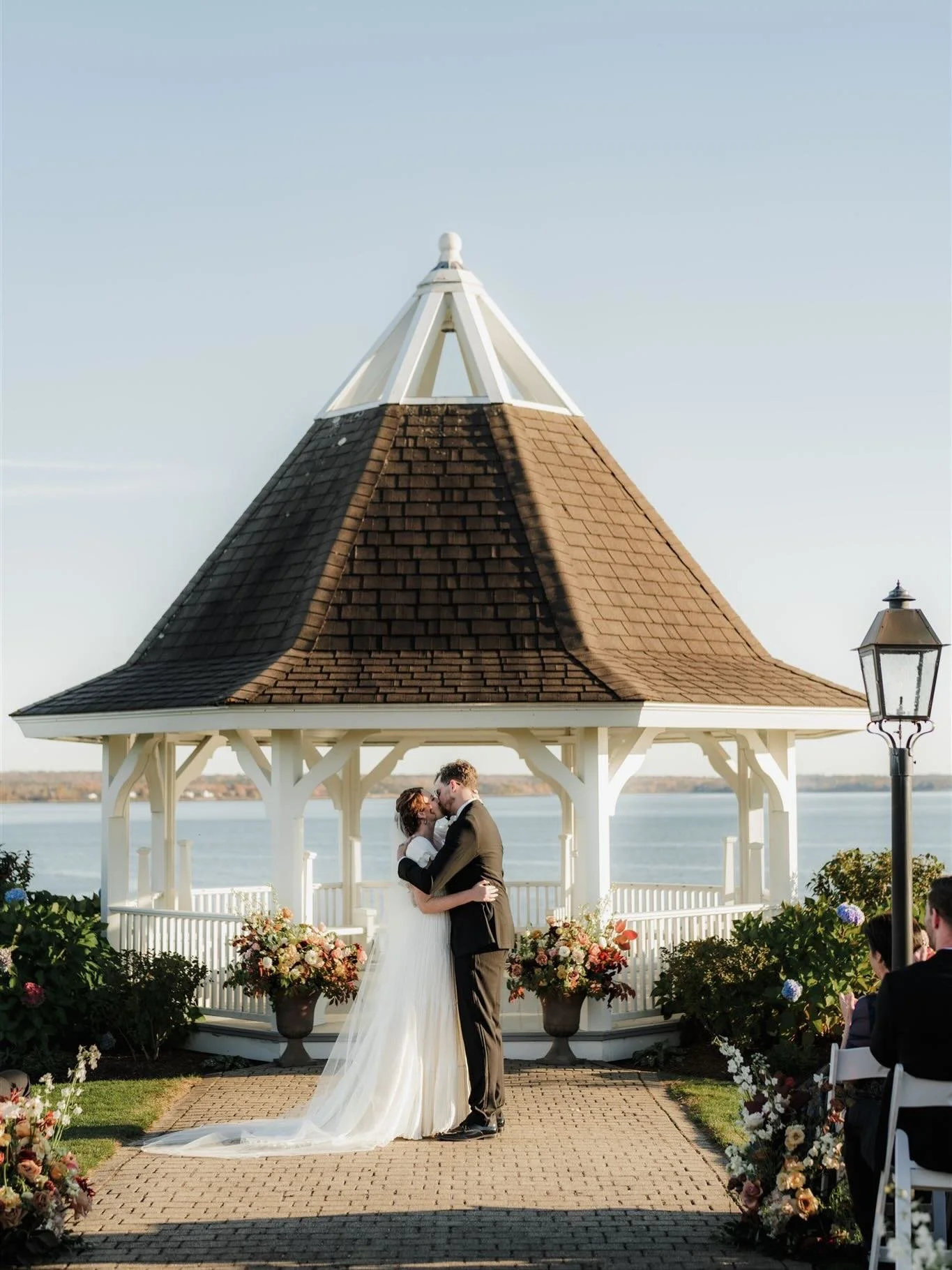 When fall meets the sea @fpmaine 🍂

Venue // @fpmaine
Planning + Design // @pinchmeplanning
Photography + Videography // @novaefilmandphoto
Caterer // @trilliumcaterers
Entertainment // @plushmusiclive
Florals // @thestudioatelierbyltd
Lighting + Dr