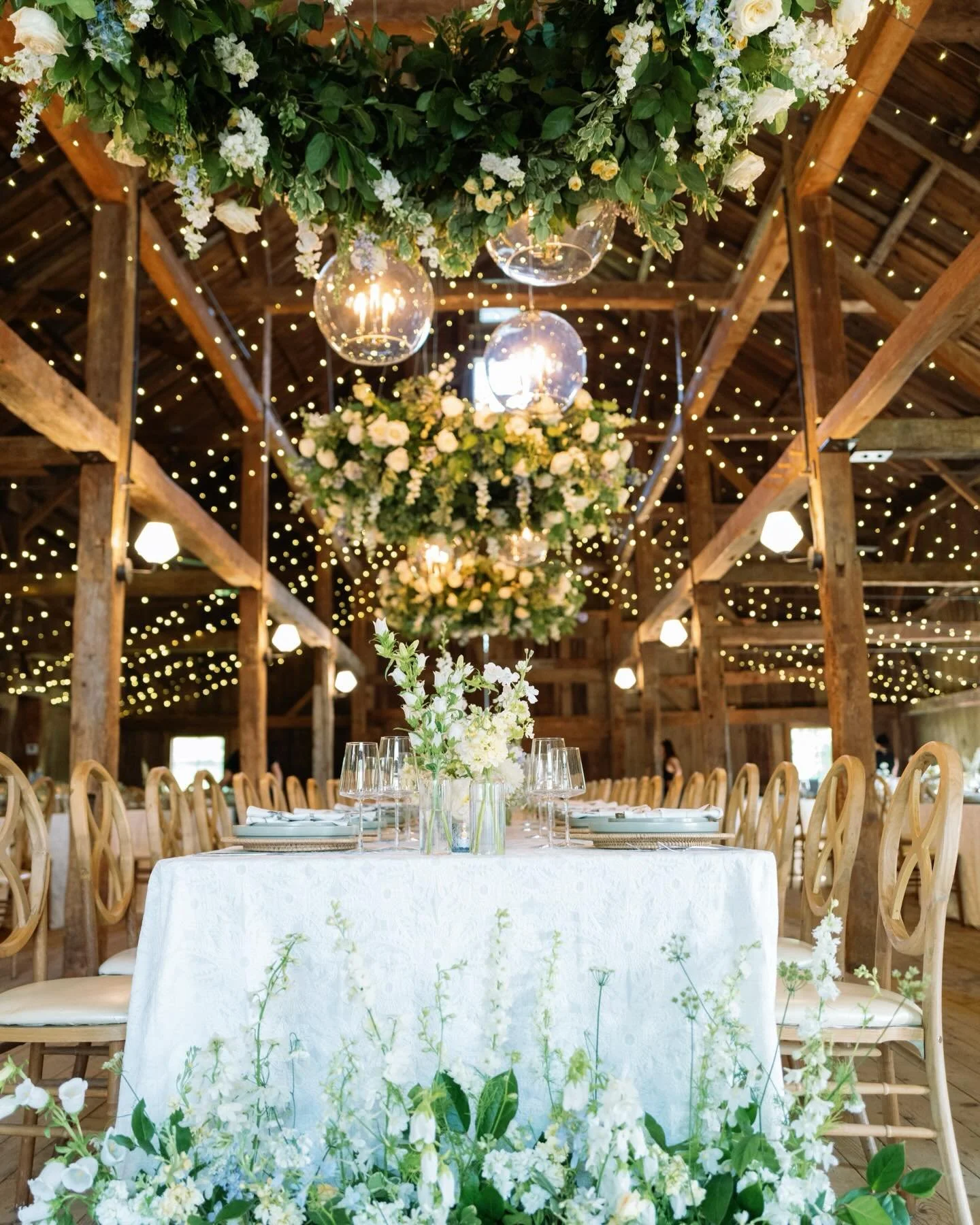 From an 1800s barn to a floral fairytale 💐 twinkling lights and soft blooms made this day truly unforgettable.

Couple // @jackie.buckman and @dbuckman7 
Venue // @cunninghamfarmmaine 
Planning + Design // @pinchmeplanning 
Photography // @msp_photo