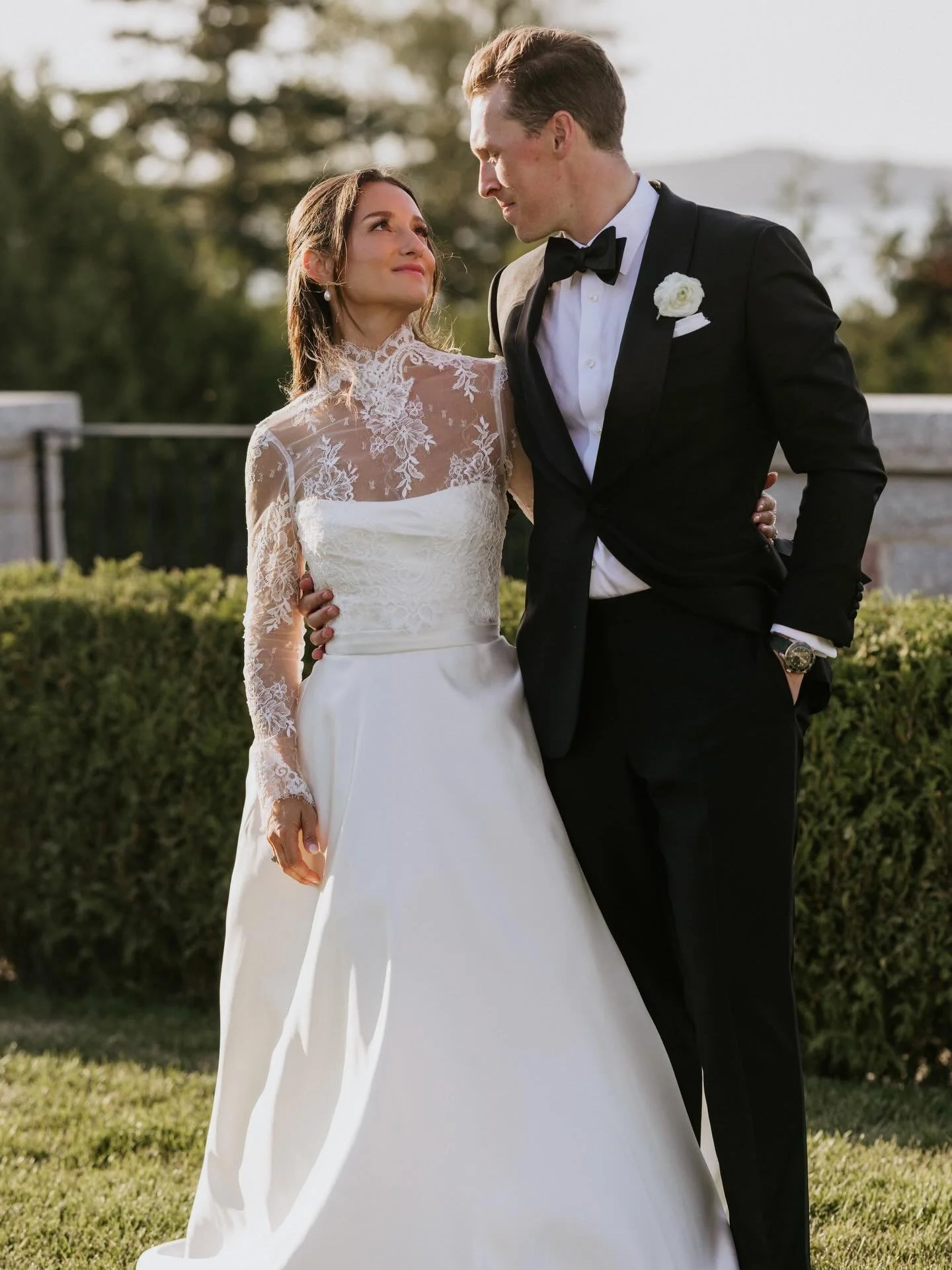 Still swooning over the romance of this unforgettable day 🤍

Couple // @jennazinkk and @grady.zink 
Venue + Catering // @thebarharborclub 
Planning + Design // @pinchmeplanning 
Photography // @jillhoylephotography 
Videography // @rebeccadrouin_ 
E