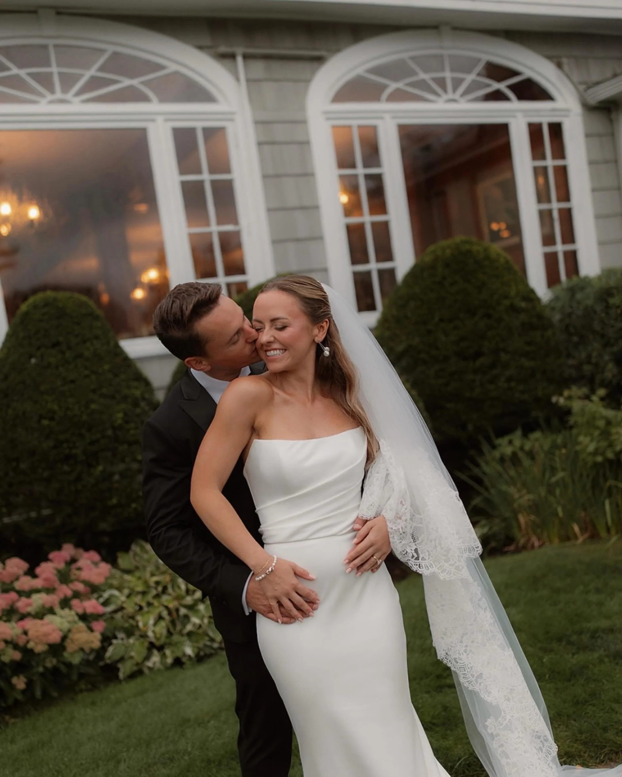 Intimate details, candlelit moments, and a rainy coastal evening that felt timelessly romantic 🤍

Bride // @tmarttt 
Venue + Catering // @blackpointinn 
Planning + Design // @pinchmeplanning 
Photography // @maggiebraucherphoto 
Videography // @thel