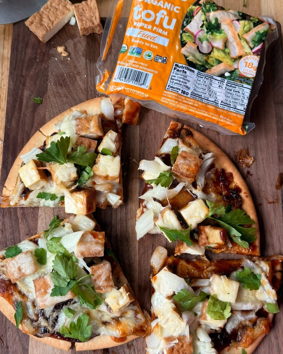 Add some #PlantPower to an easy weeknight pizza! 🍕 Any of our Organic Super Firm Tofu is the perfect protein packed pizza topping. #FranklinFarmsFoods #Tofu