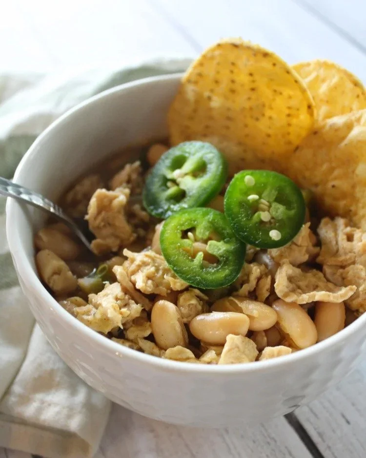 Is soup season calling your name? 🥣 Get our recipe for White Bean Chik&rsquo;n Chili made with our Chik'n Seitan below. 🌿

4 oz diced onions
2 oz diced green pepper
1 &frac12; tbsp chili powder
4 oz Salsa Verde
4 oz vegetable Broth
12 oz Franklin F