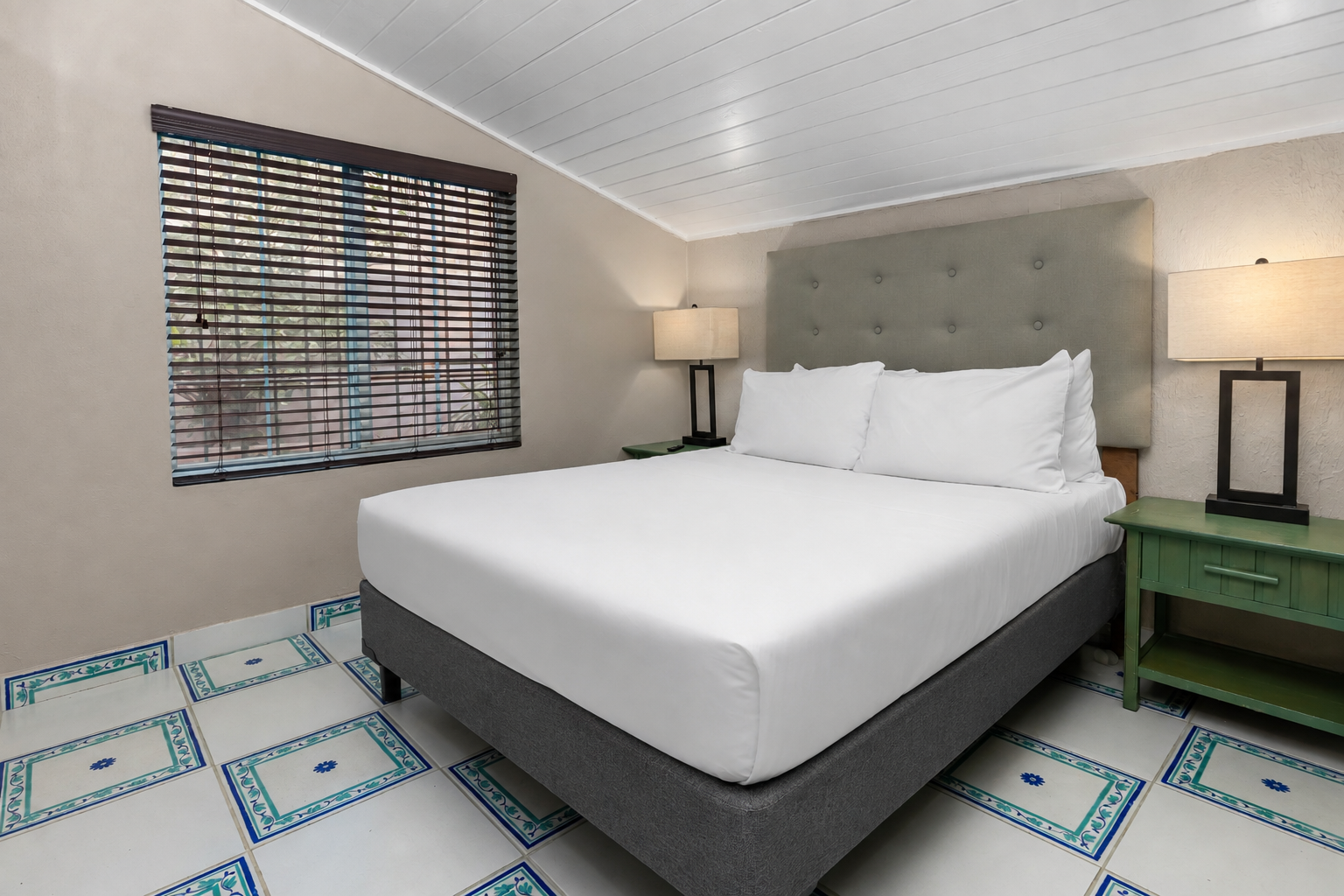 Cottage Queen Bedroom