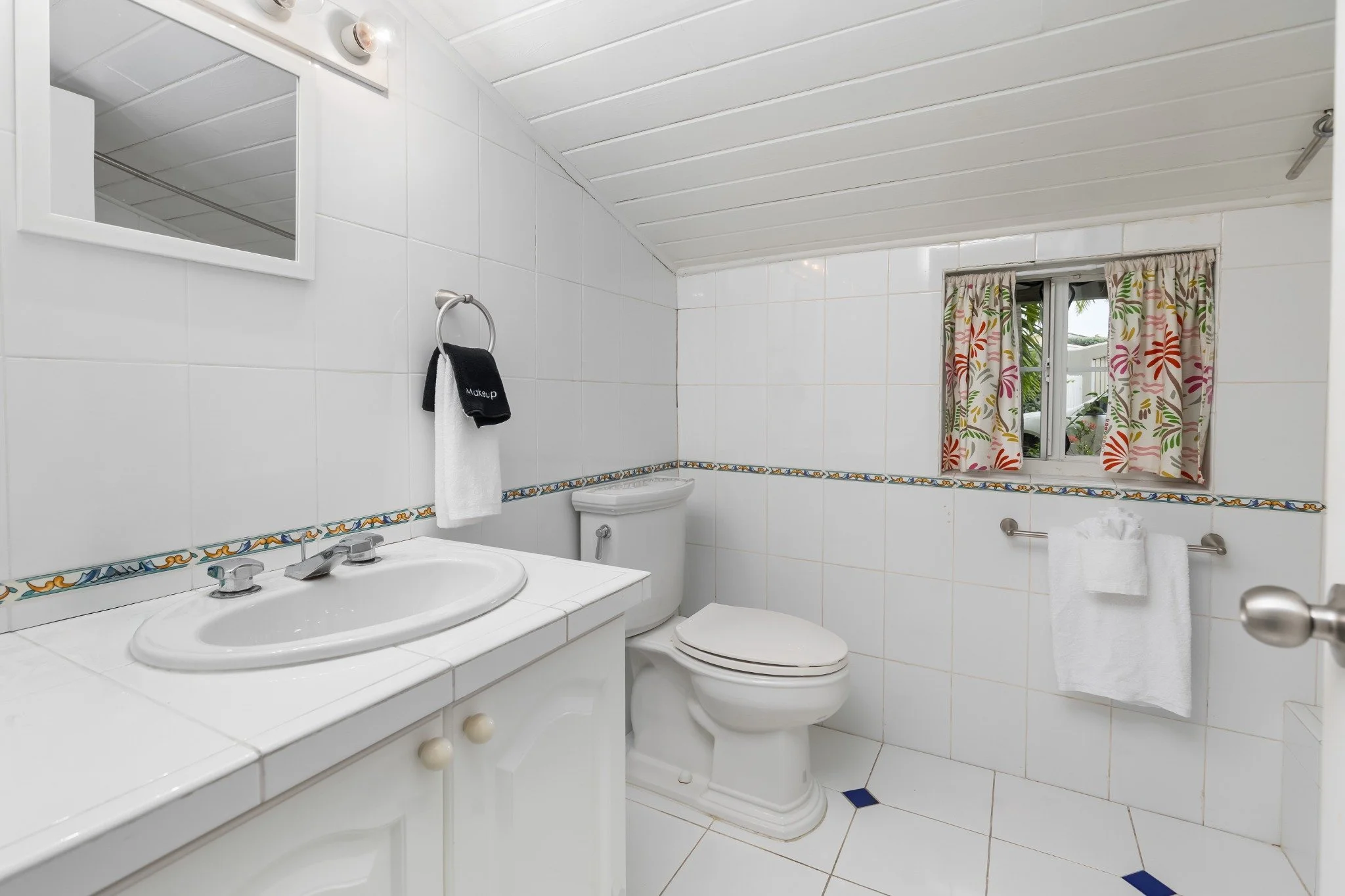 Guest Cottage Shared Bathroom