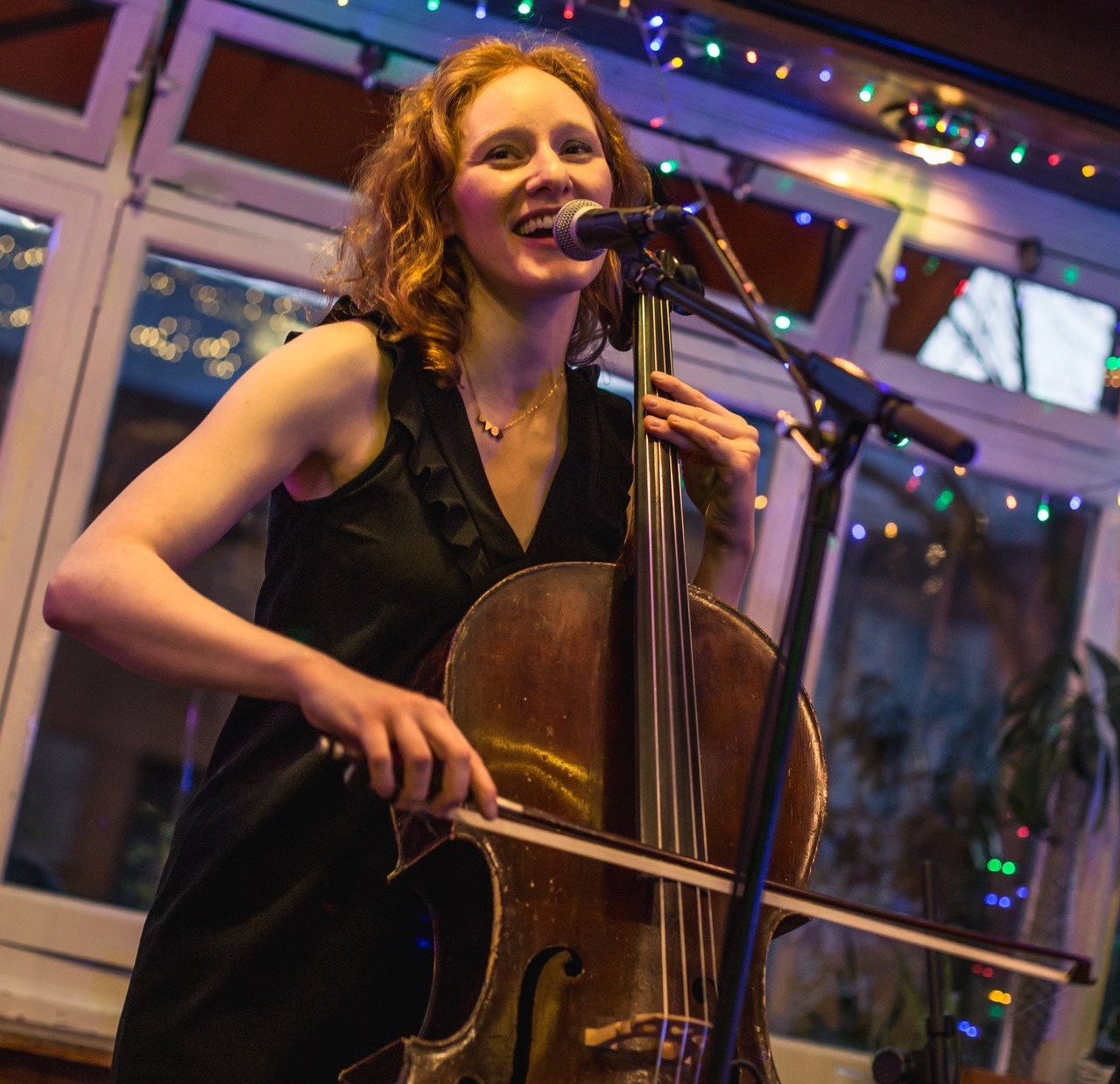 thumbnail_Laura Victoria Live Gig image.jpg