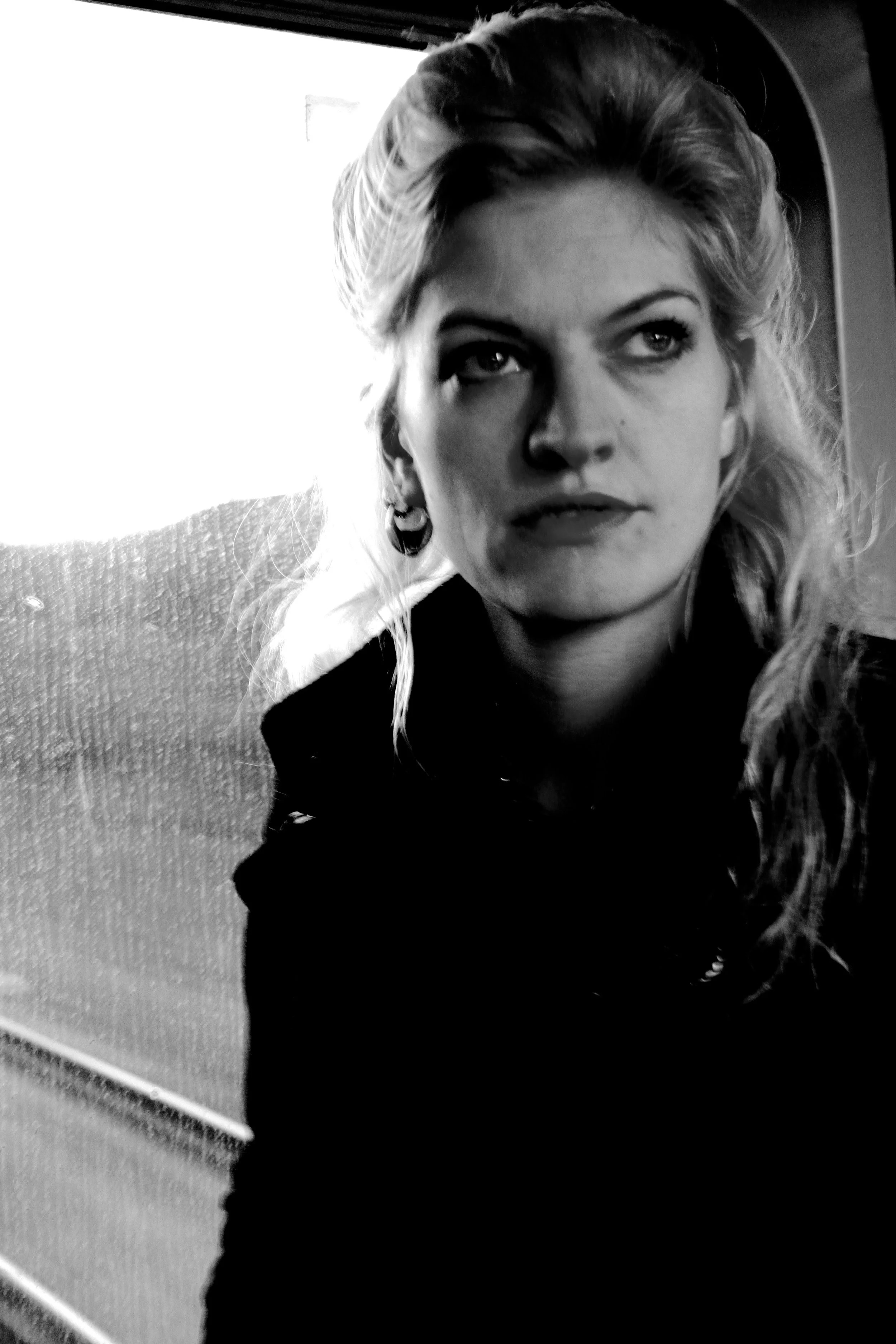 Lindsay Hannon bw Train1.jpg