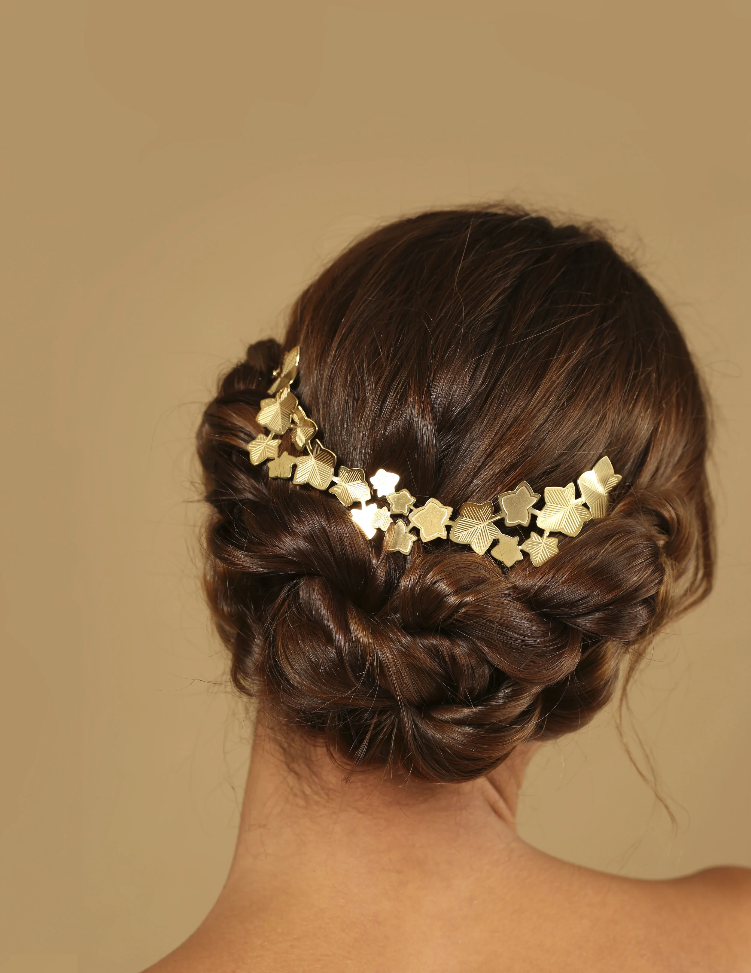 Les Cerises de Mars Mariage Tiare Couronne Paloma finition or portée zoom