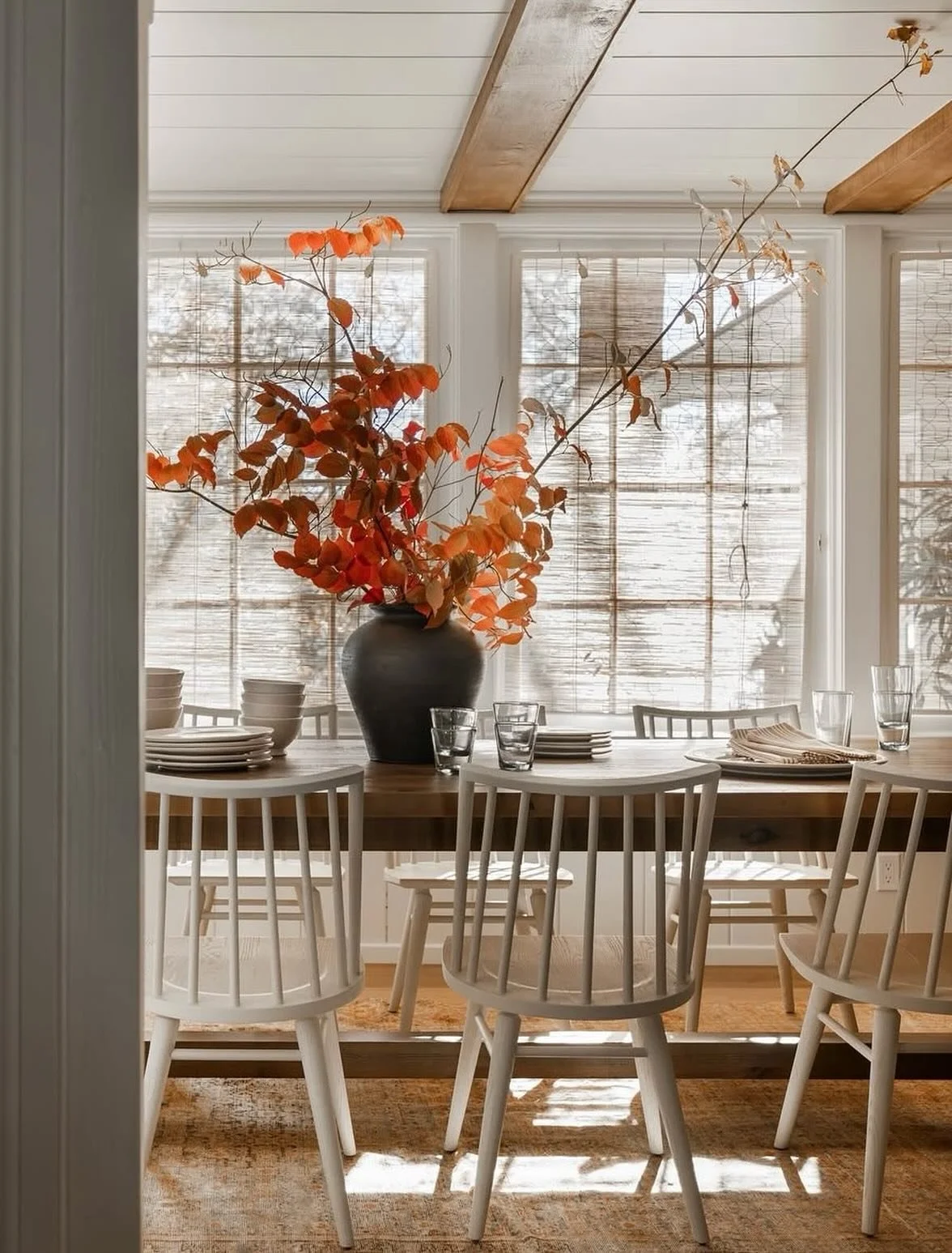 Fredagsbukett &agrave; la h&ouml;st! 🍁🤎 

#fredagsbukett #blommor #inredning #styling 
Foto: Amber Lewis