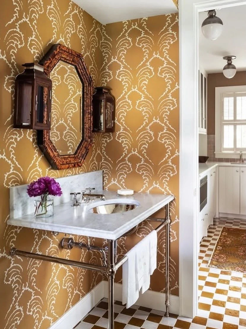 V&auml;ggen 💛 golvet = SANT

#inredning #intedningsinspo #badrumsinspo 
Foto: Regan Wood