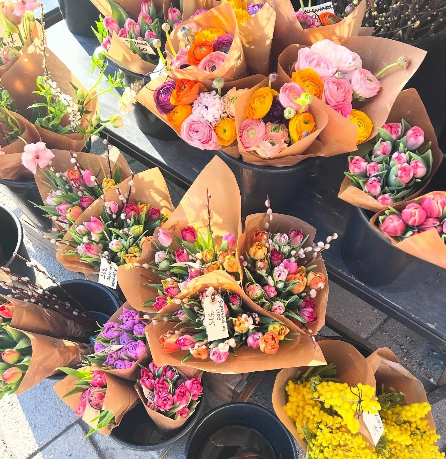 &Auml;ntligen fredag! &Ouml;nskar alla en fin helg 🌿✨

#fredagsblommor #inredning #homestyling