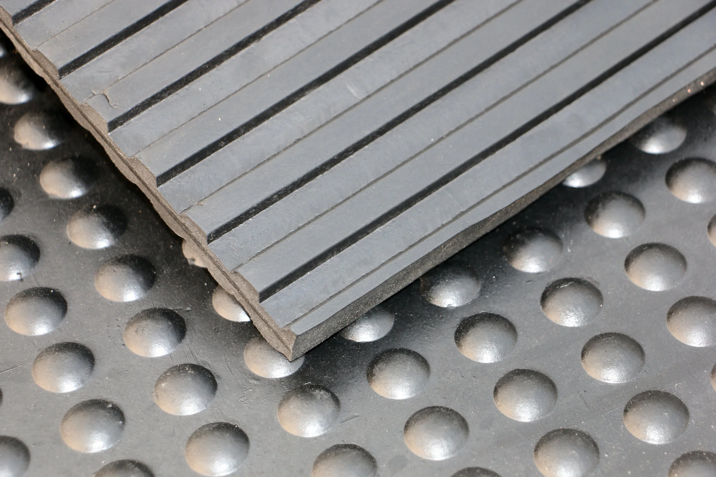 Reinforced anti slip large dot with underside grove.jpg