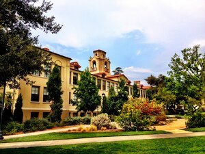 Mason_Hall_and_the_Academic_Quadrangle,_Pomona_College (1).jpg