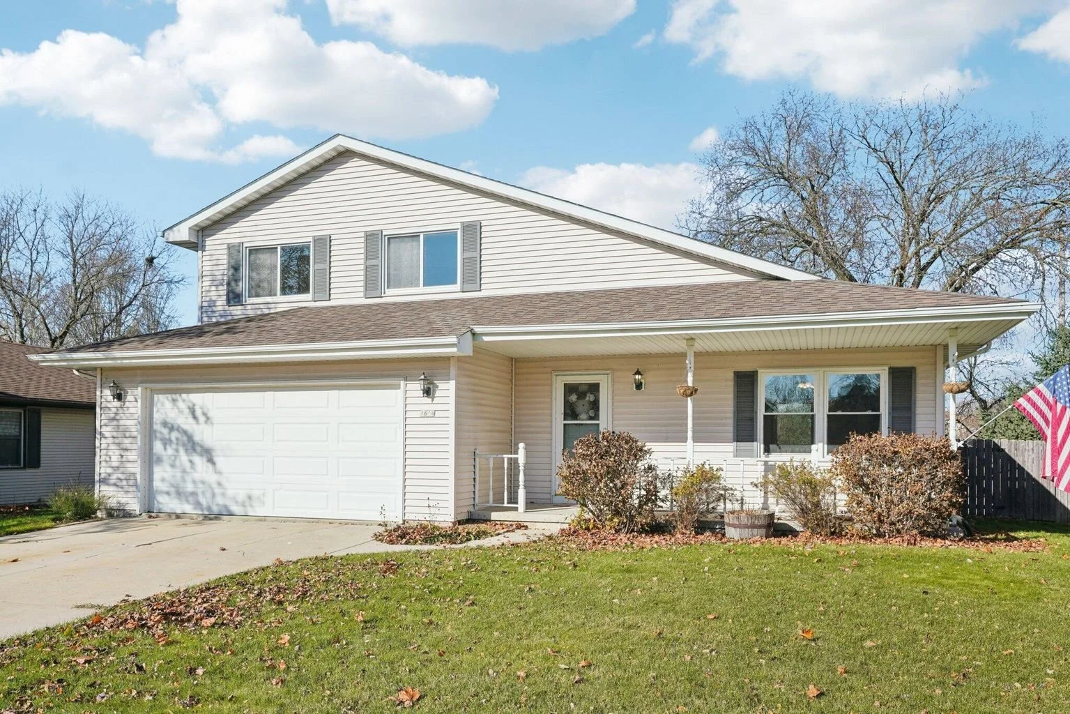 SOLD 1614 Briarwood LN, Hartford WI 53027