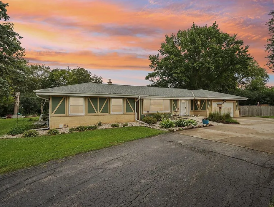 Residential property for sale 13716 W Lilac Ln New Berlin, WI 53151