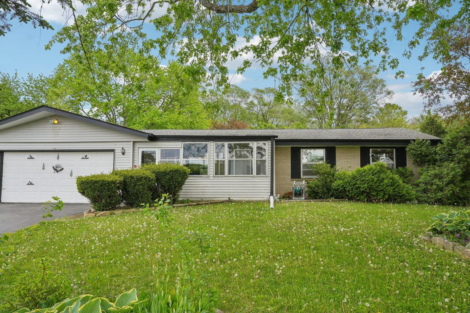 Residential property for sale W220N9758 Amy Belle Rd, Germantown, WI 53017