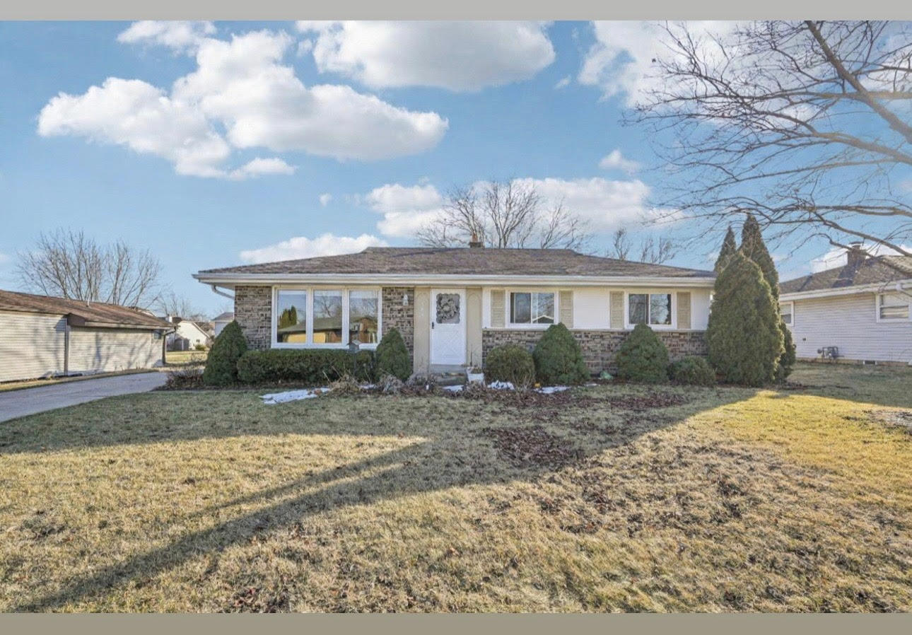 FOR SALE 395 E Oak Ln, Oak Creek WI, 53154