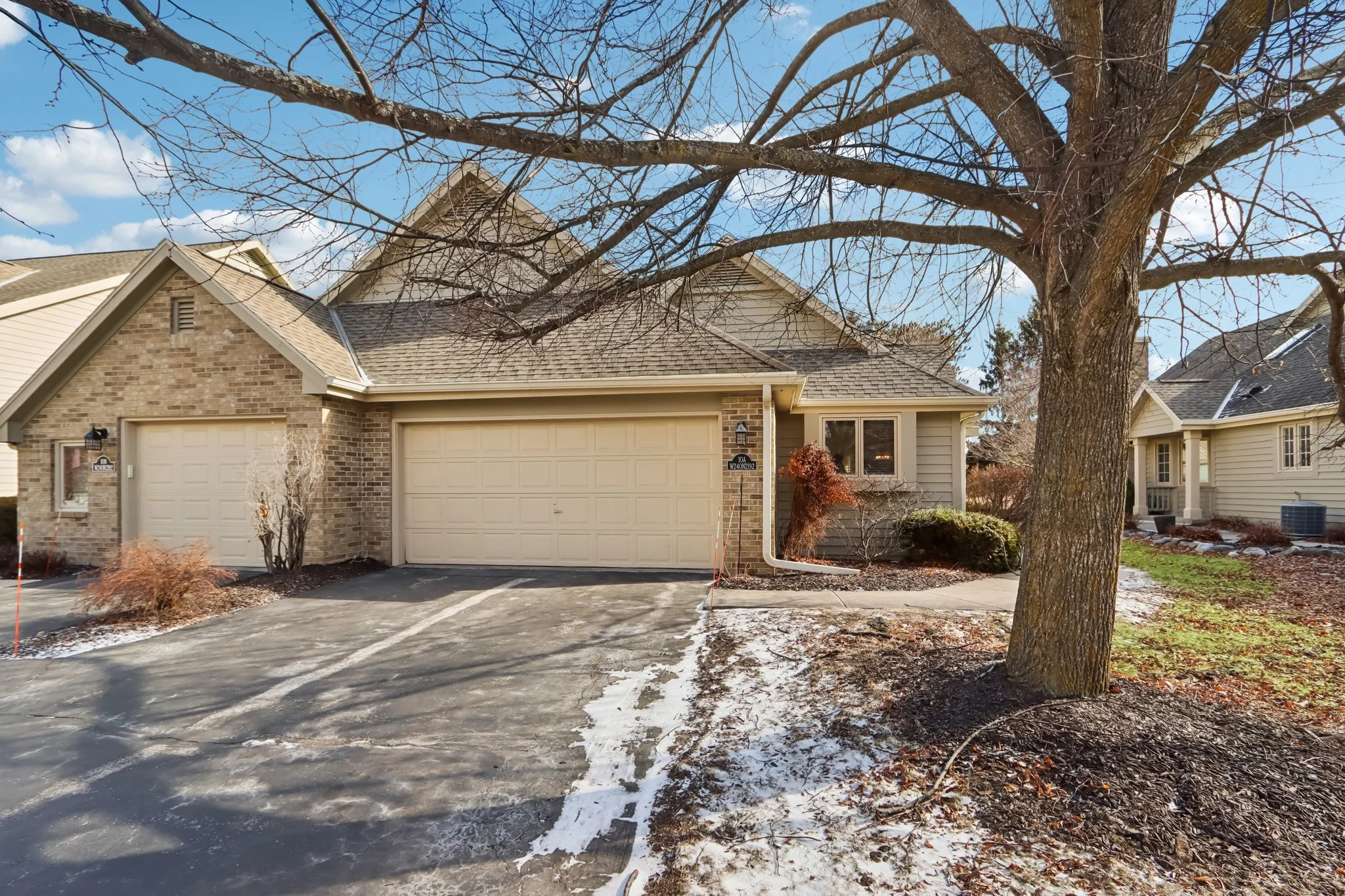 FOR SALE W240N2192 Dorchester Dr. 10A Pewaukee, WI 53072