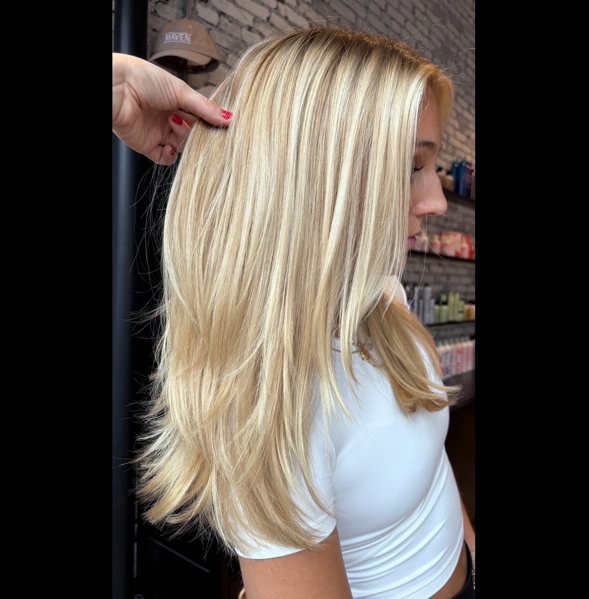 She&rsquo;s not just blond &mdash; she&rsquo;s THAT blond 💎

Book your spring blonding session today!

Full foil highlight &amp; cut by: @tennoutta10looks