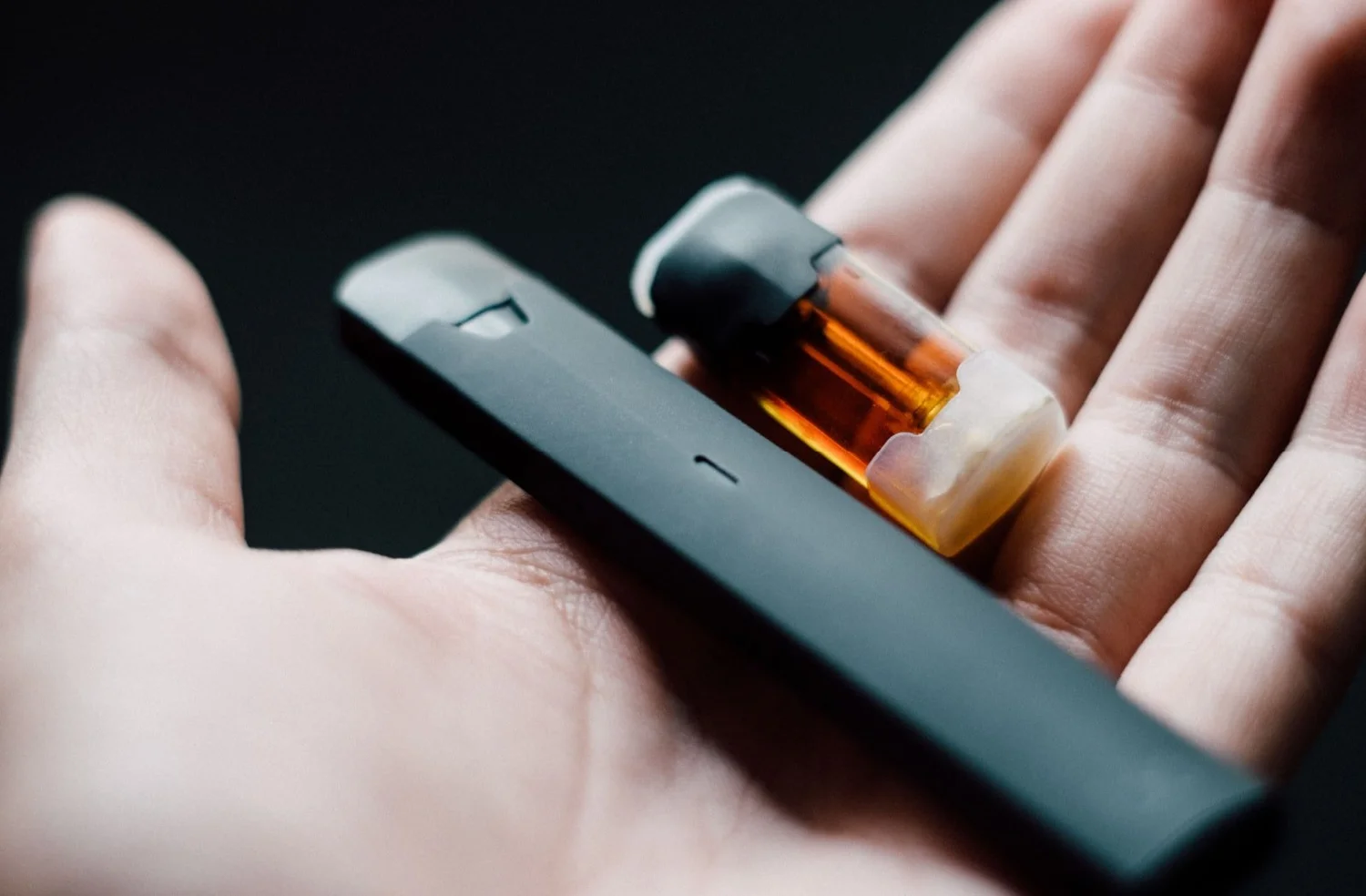Do Juul Pods Stain Teeth Vaping Effects: Does Vaping Cause Yellow Teeth?