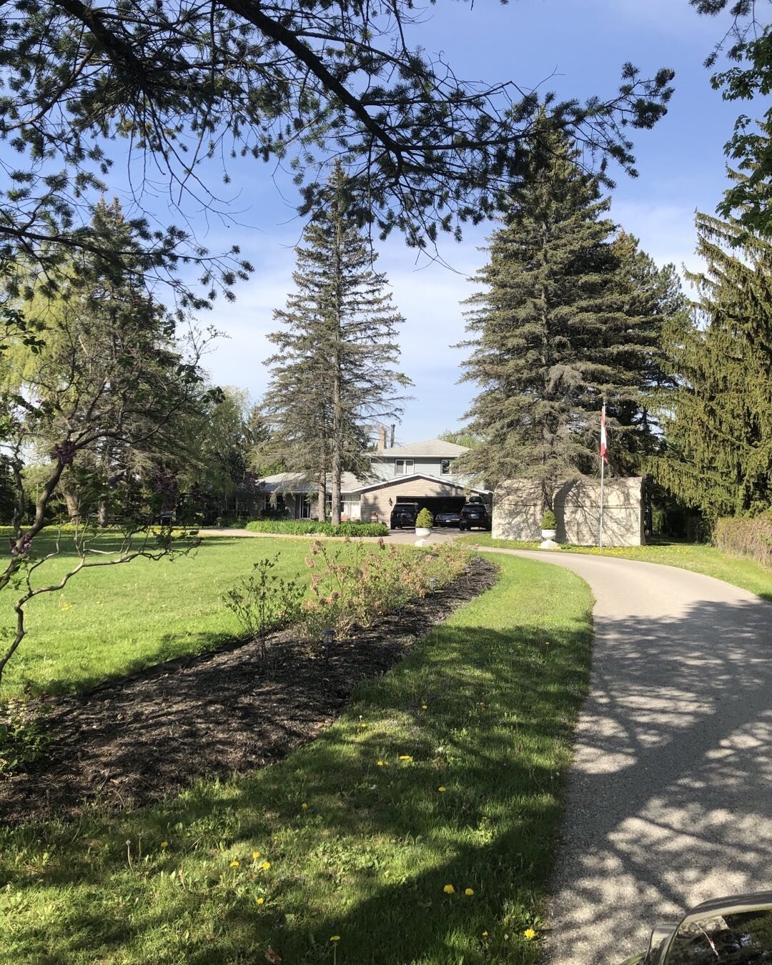 King City - COMING SOON!
1.277 Acre - Multi Family Home with in-ground pool, screened in sunroom, campfire, tree fort.......
Income producing property and much more! Call 416.580.1382