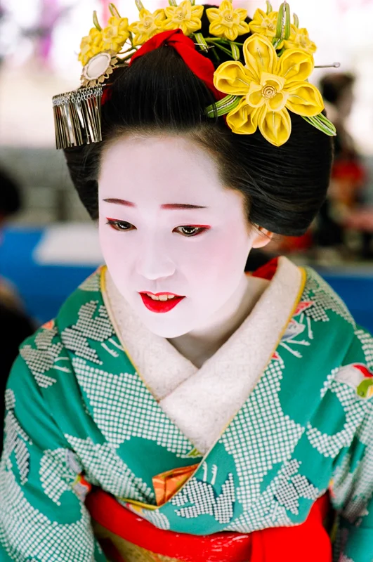 村上隆 TSUCHIDA BAKUSEN-INSPIRED MAIKO-SAN Maiko in a Garden