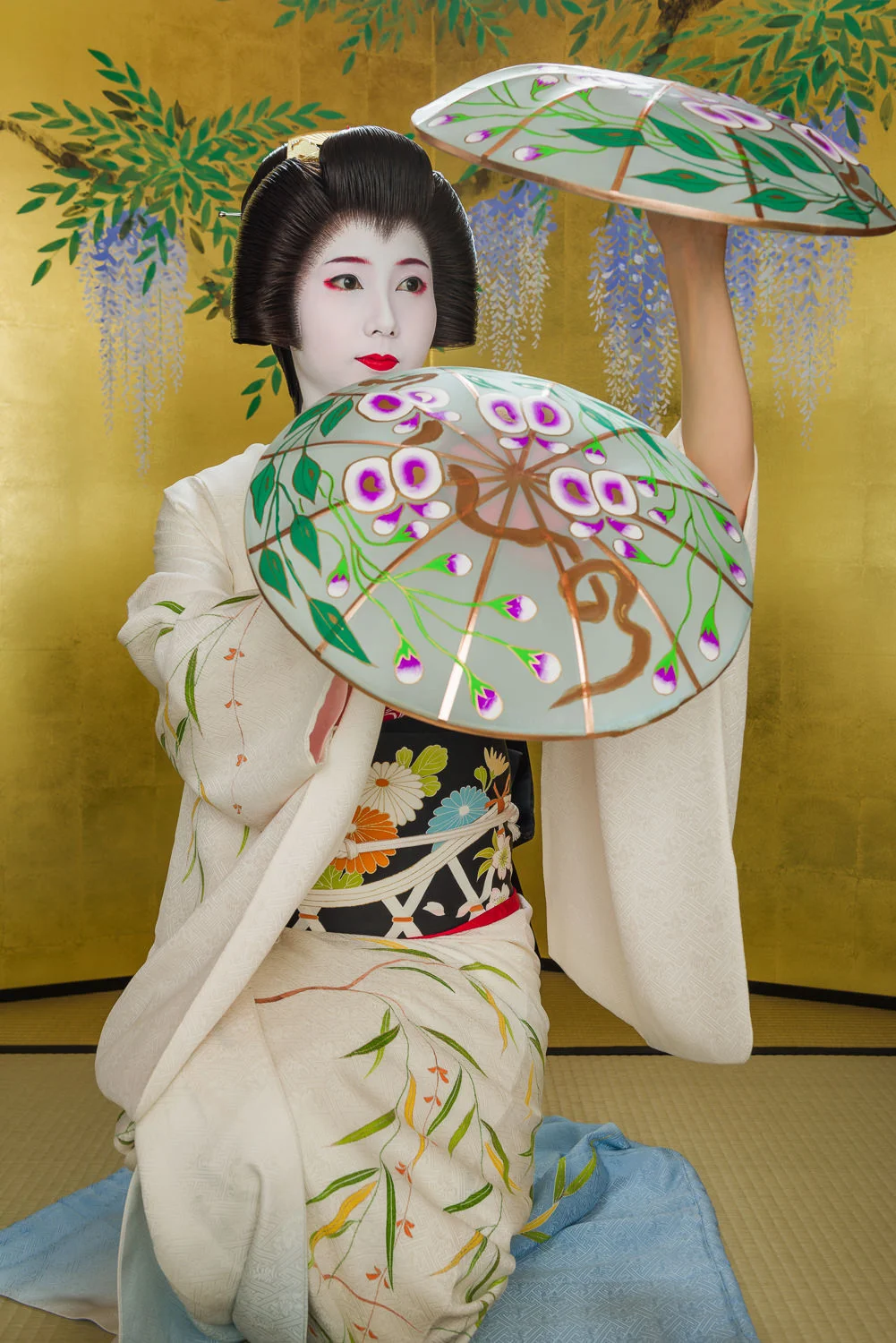 Geisha Mamehana with Hanagasa 2