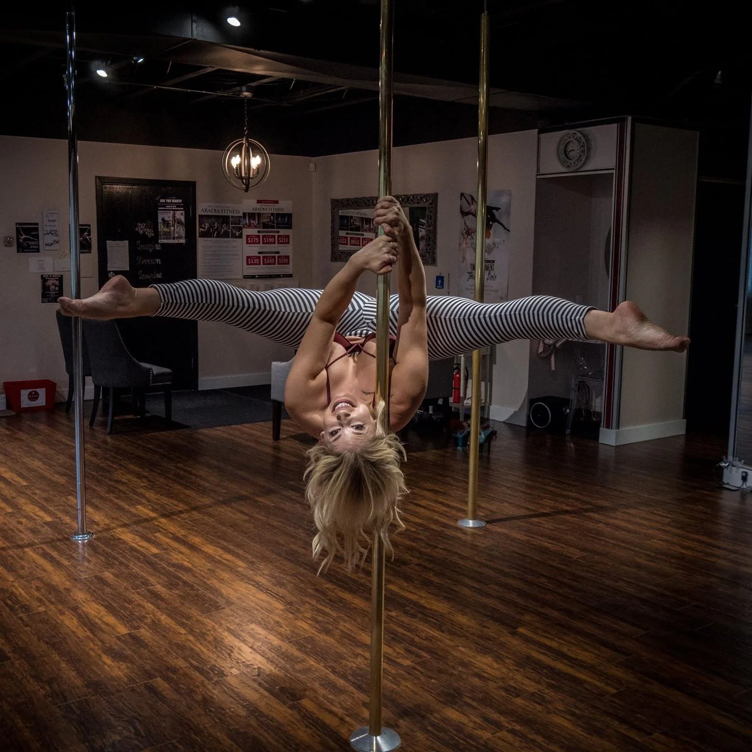 Chantelle straddle