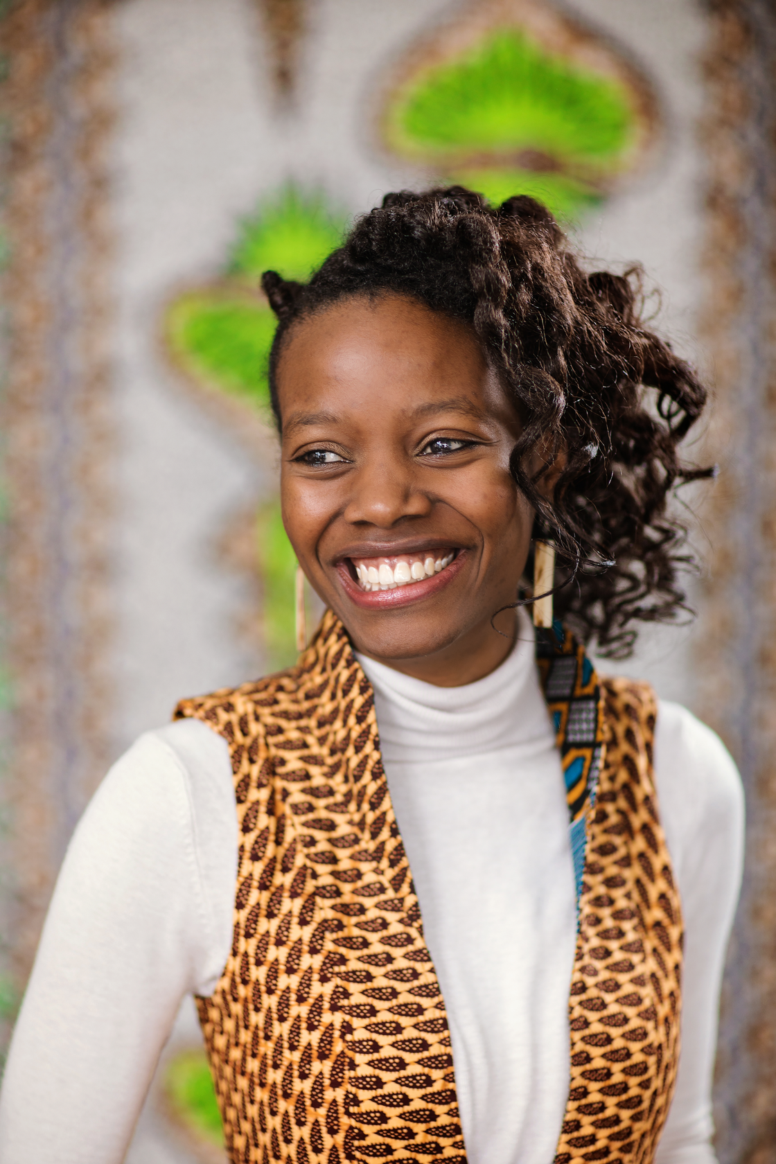 rsz_lorna_portrait_headshot.png