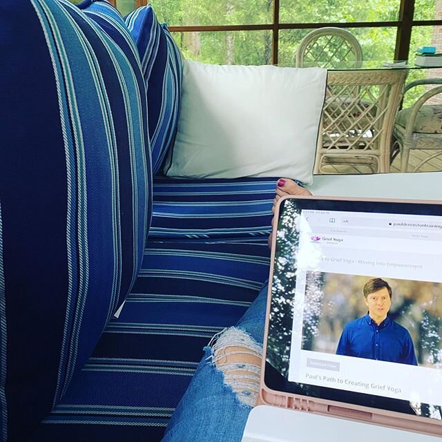 The outdoor zen den @_jessicav._  thanks to my husband @fountainjacobtrip #rest #relax #zenden #yoga #yogastudy #grief #griefyoga #teacher #coach #griefcoach #griefyogacoach